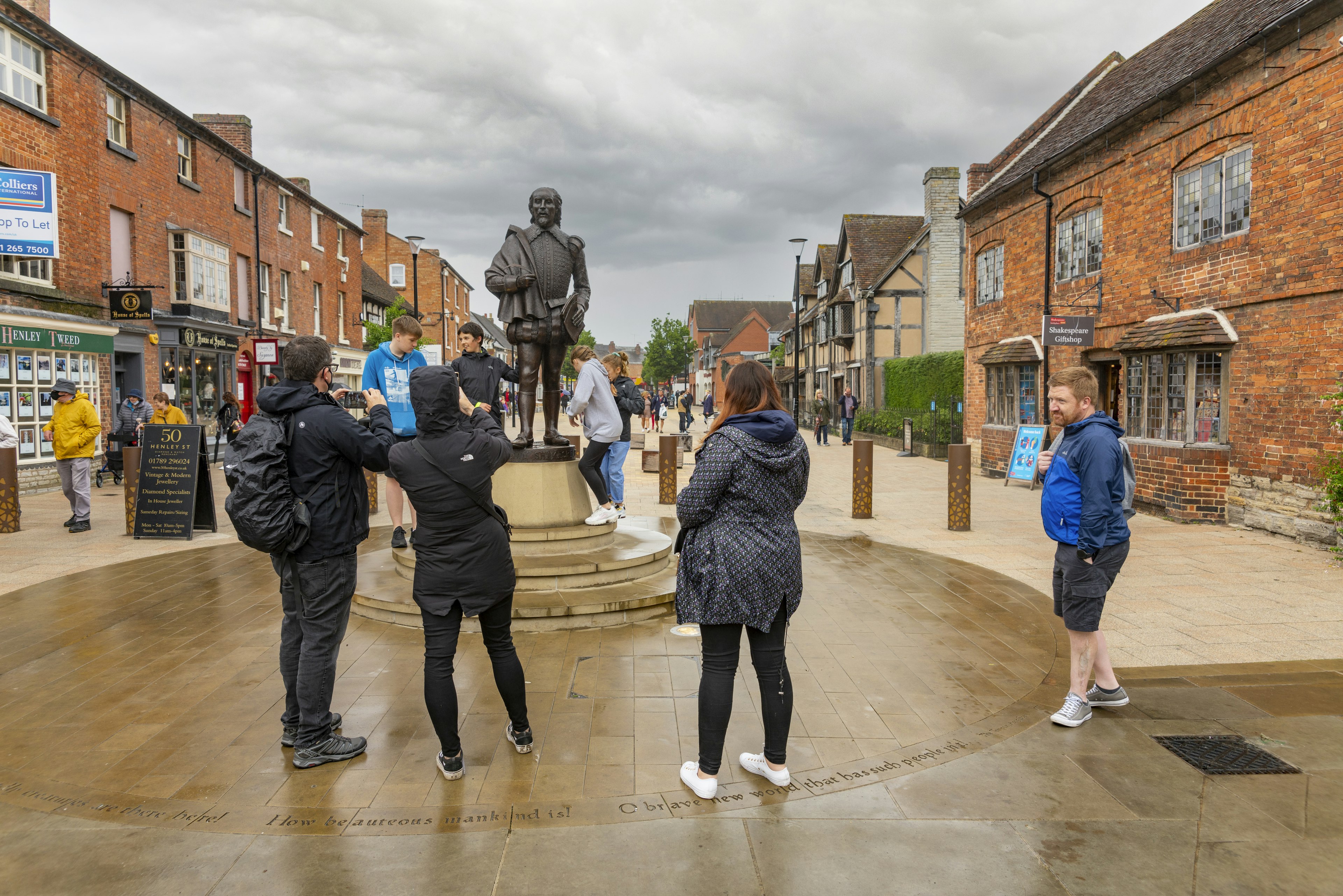 Shakespeare's Statue on Henley Street, Stratford upon Avon