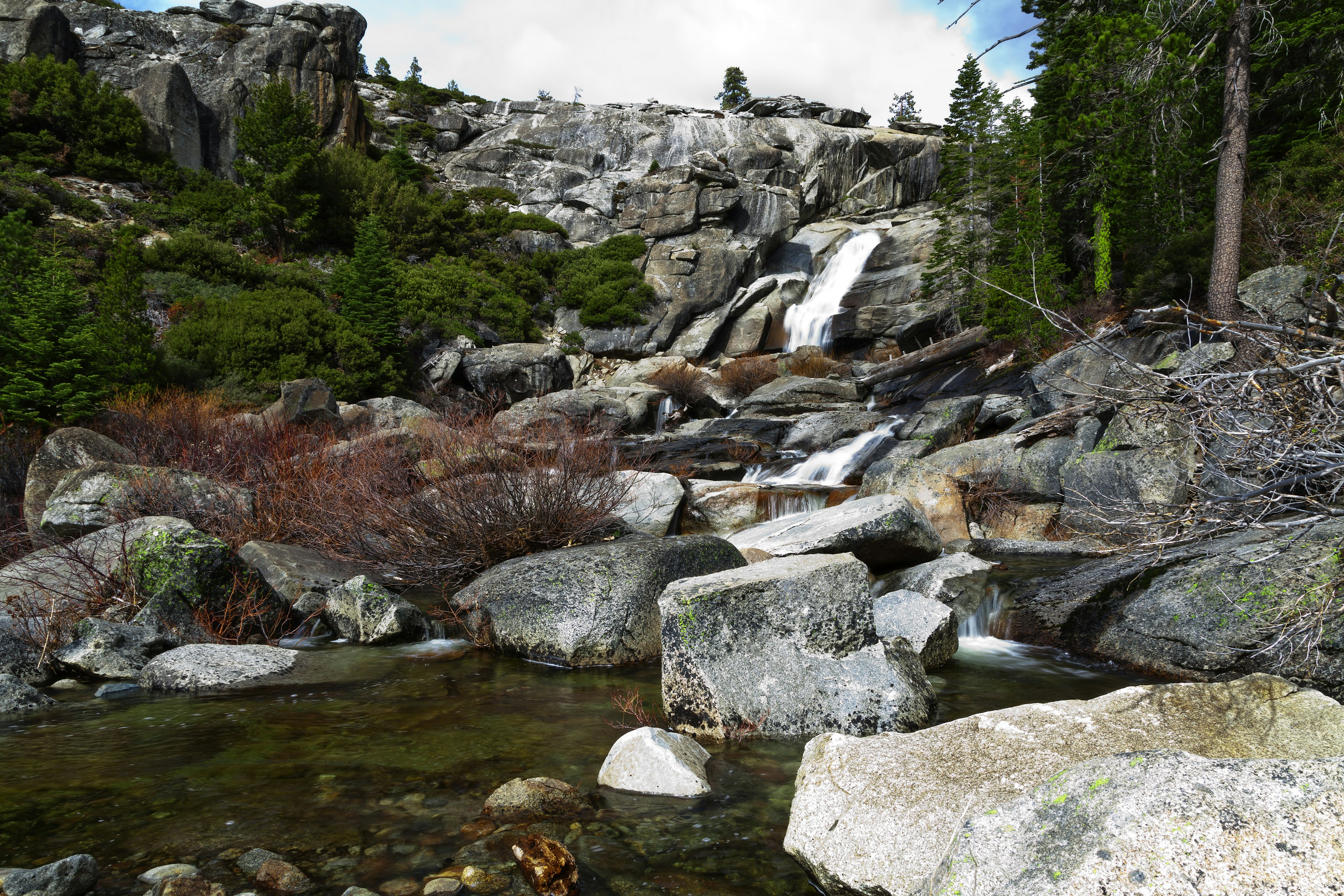 View of the top of Chilnualna Falls at Yosemite National Park