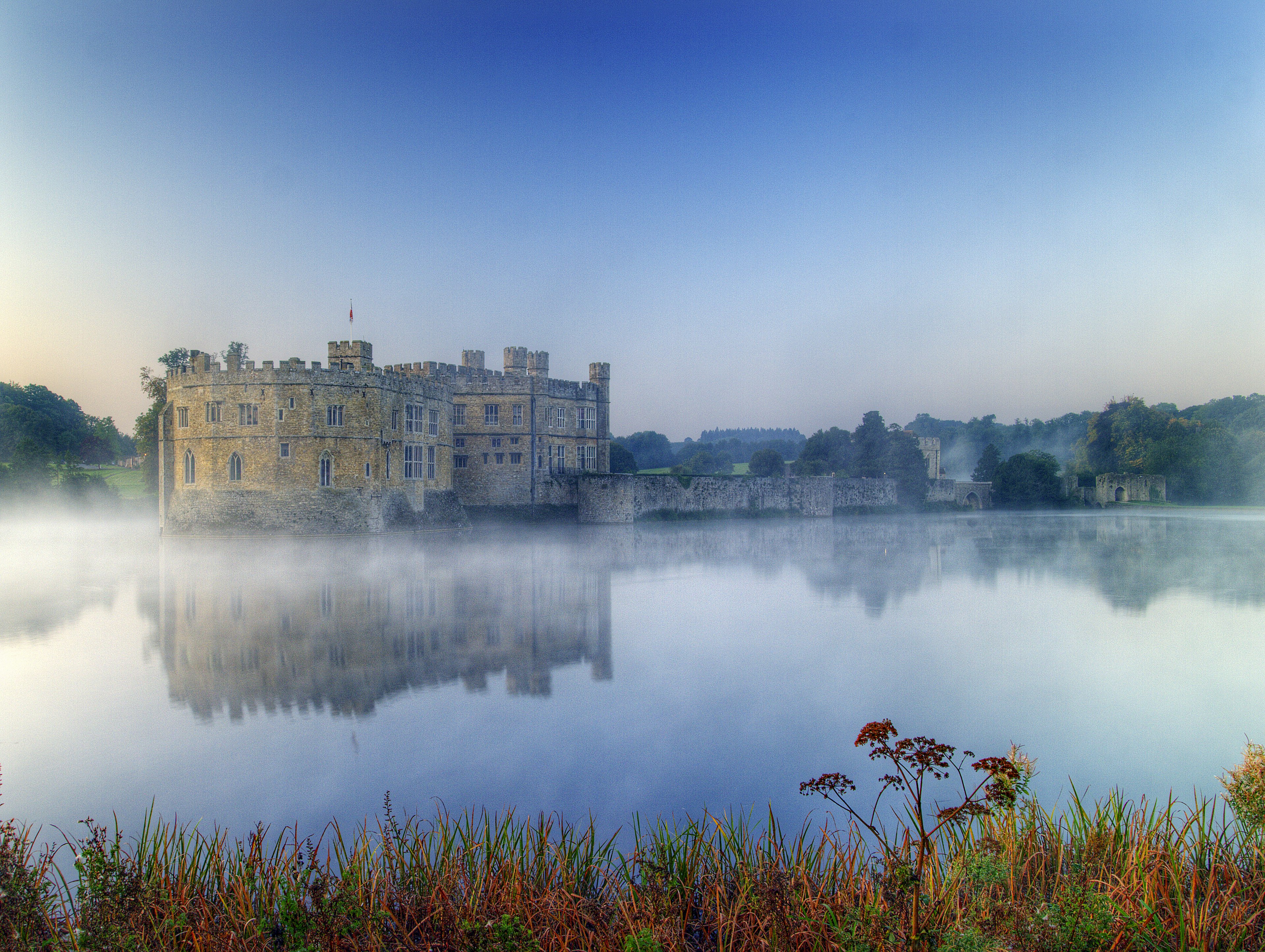 Leeds castle at dawn