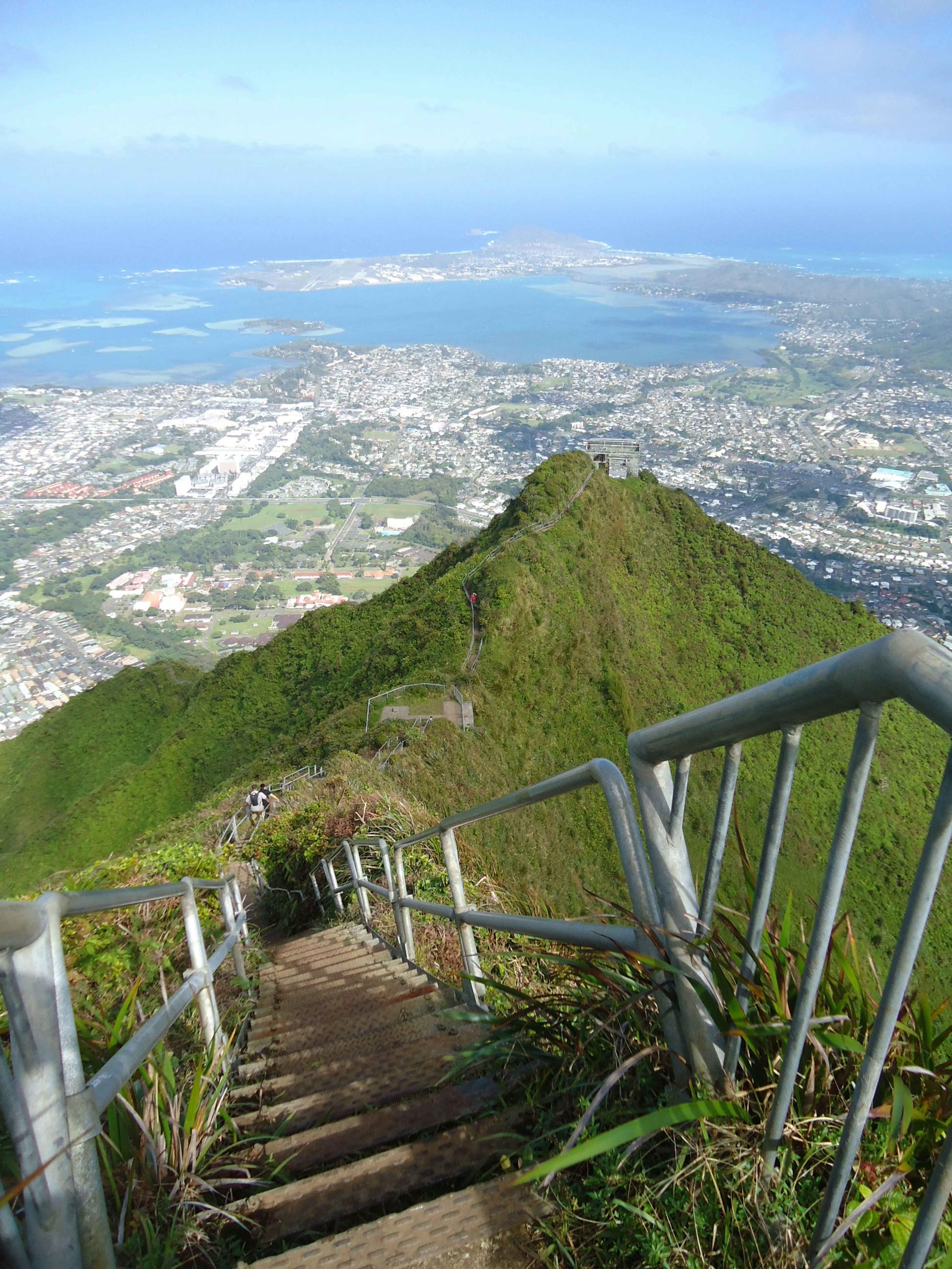 Going down the Haiku Stairs