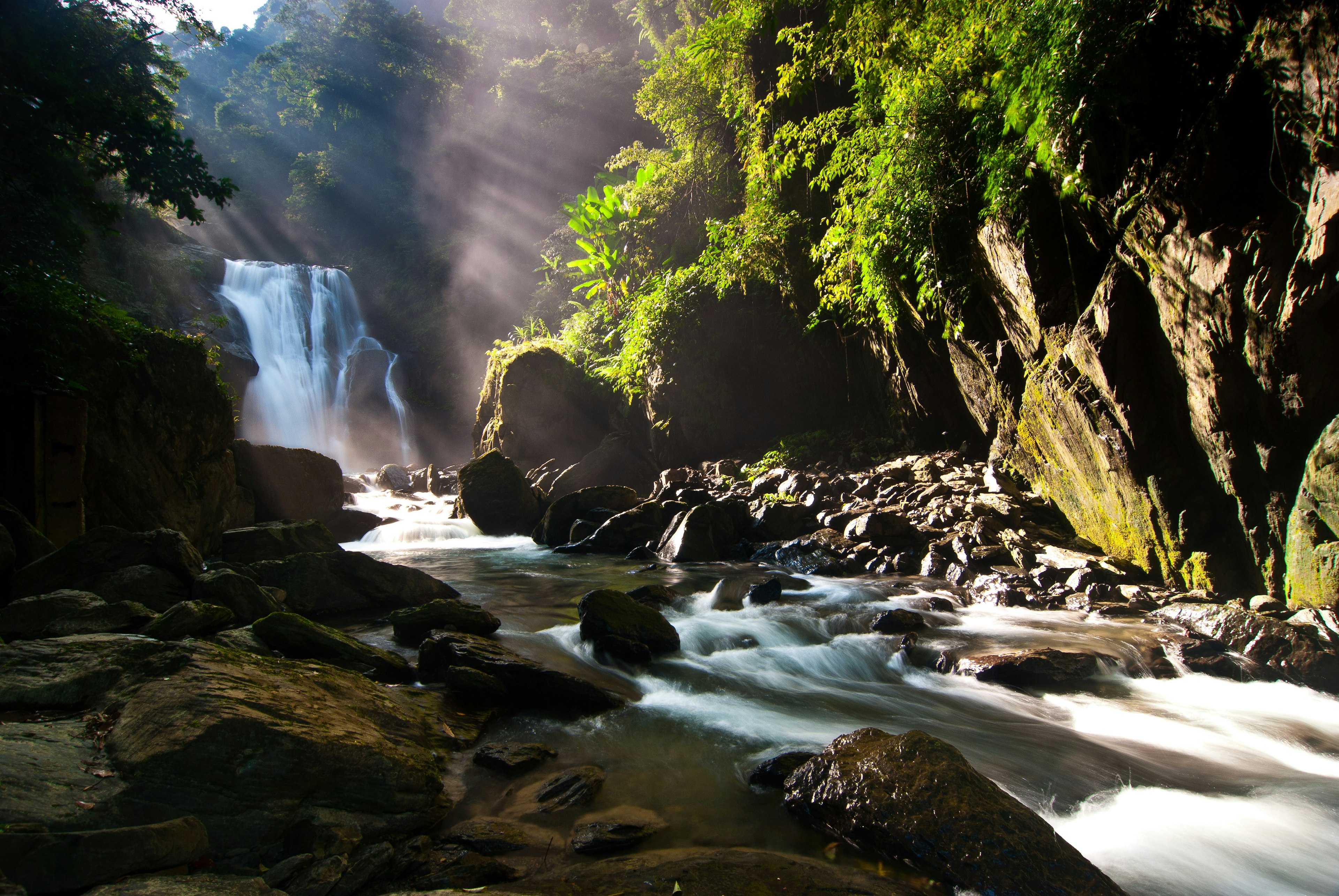 Gushing waterfall in Wulai district