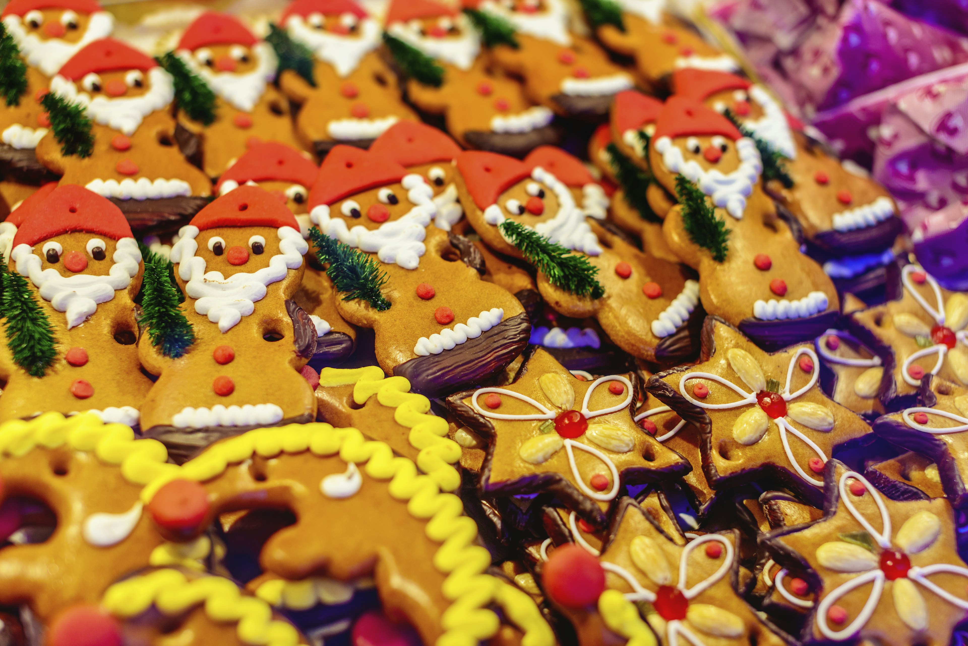 Gingerbread Christmas decorations at a Christmas market in Germany