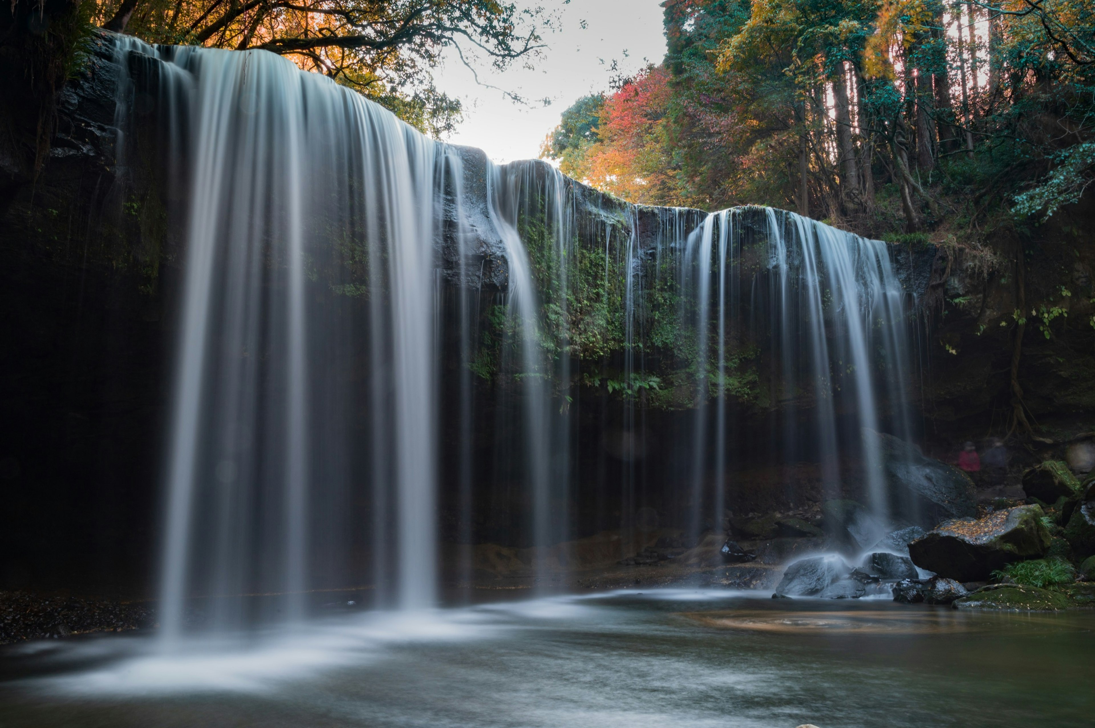 View of Nabegataki Falls in autumn