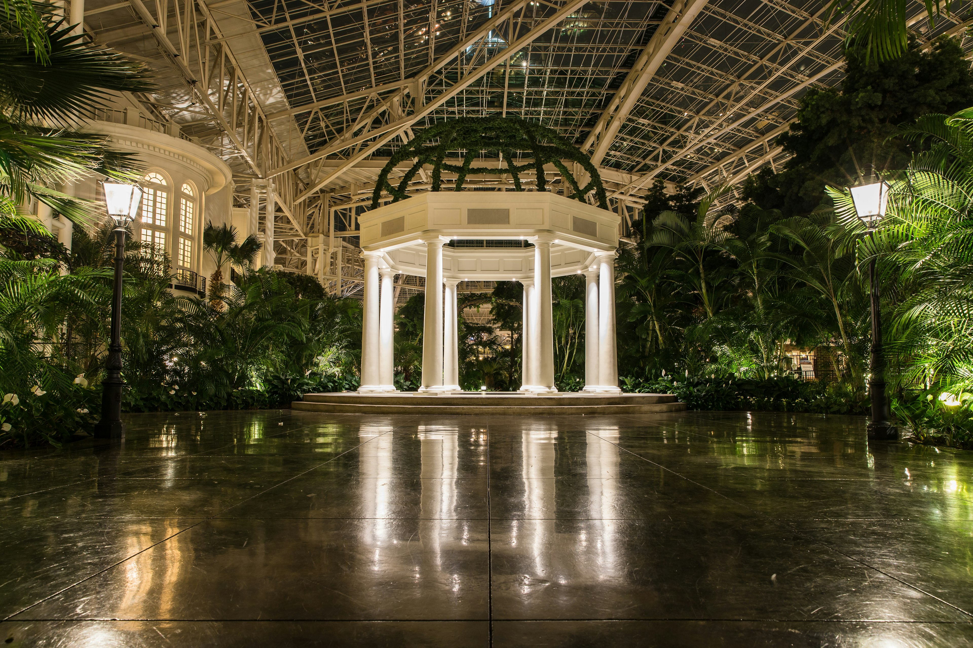 The Gaylord Opryland Hotel & Convention Center has an atrium with this gazebo fountain