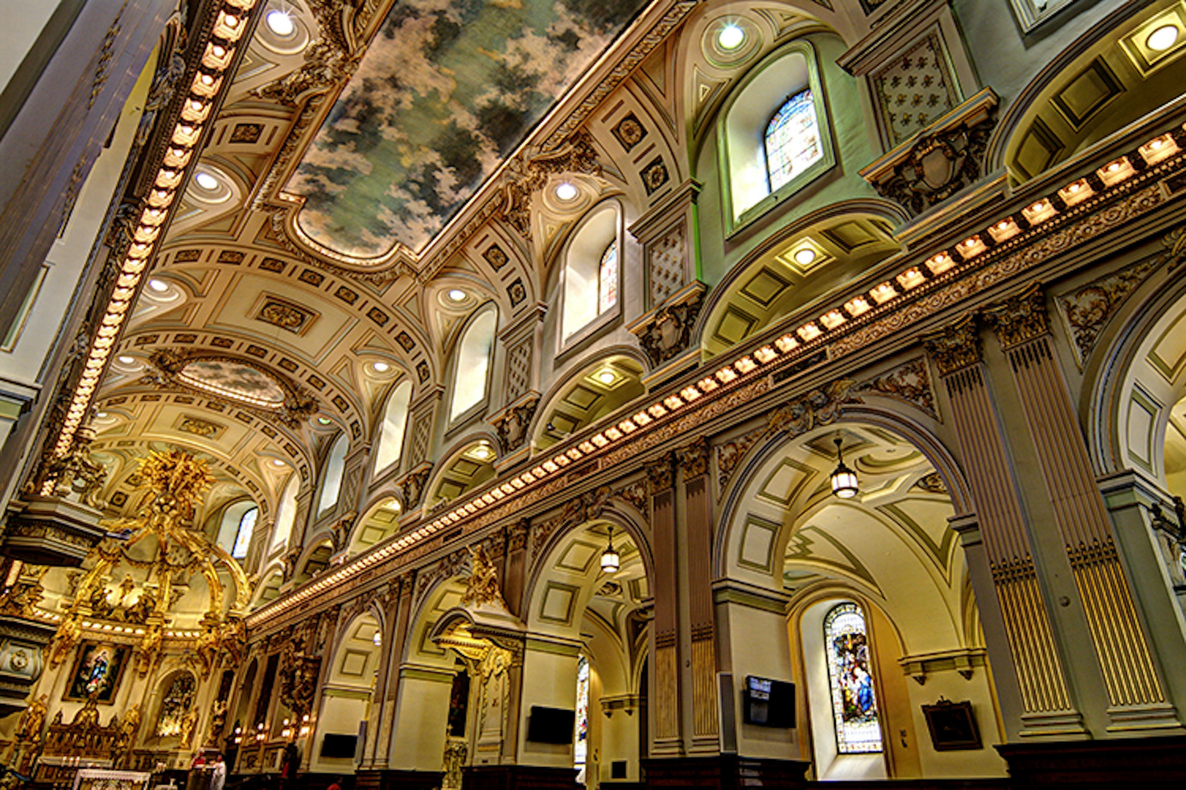 Inside the Basilique-Cathédrale Notre-Dame-de-Québec. Image by Gaétan / CC BY-SA 2.0