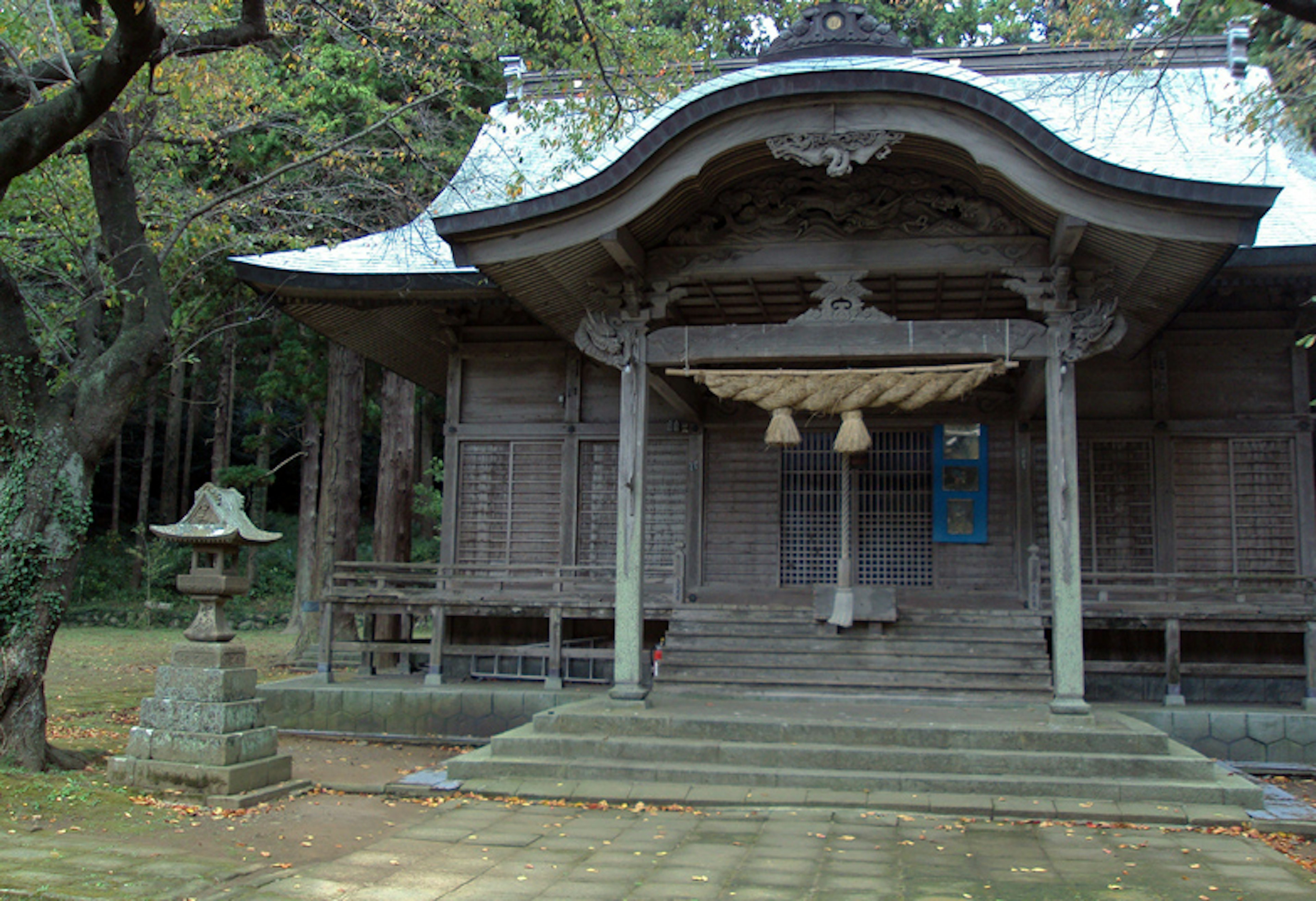 Yurahime Shrine on Nishino-shima. Image by Laura Crawford / Lonely Planet.