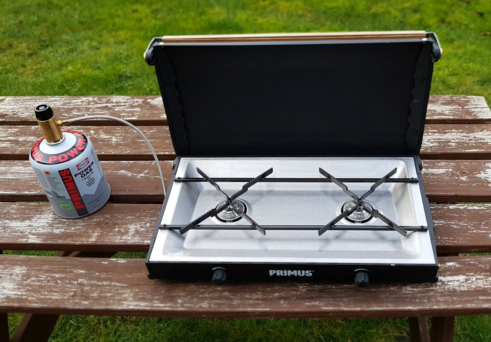 the Primus Kinjia stove shown on a wooden bench