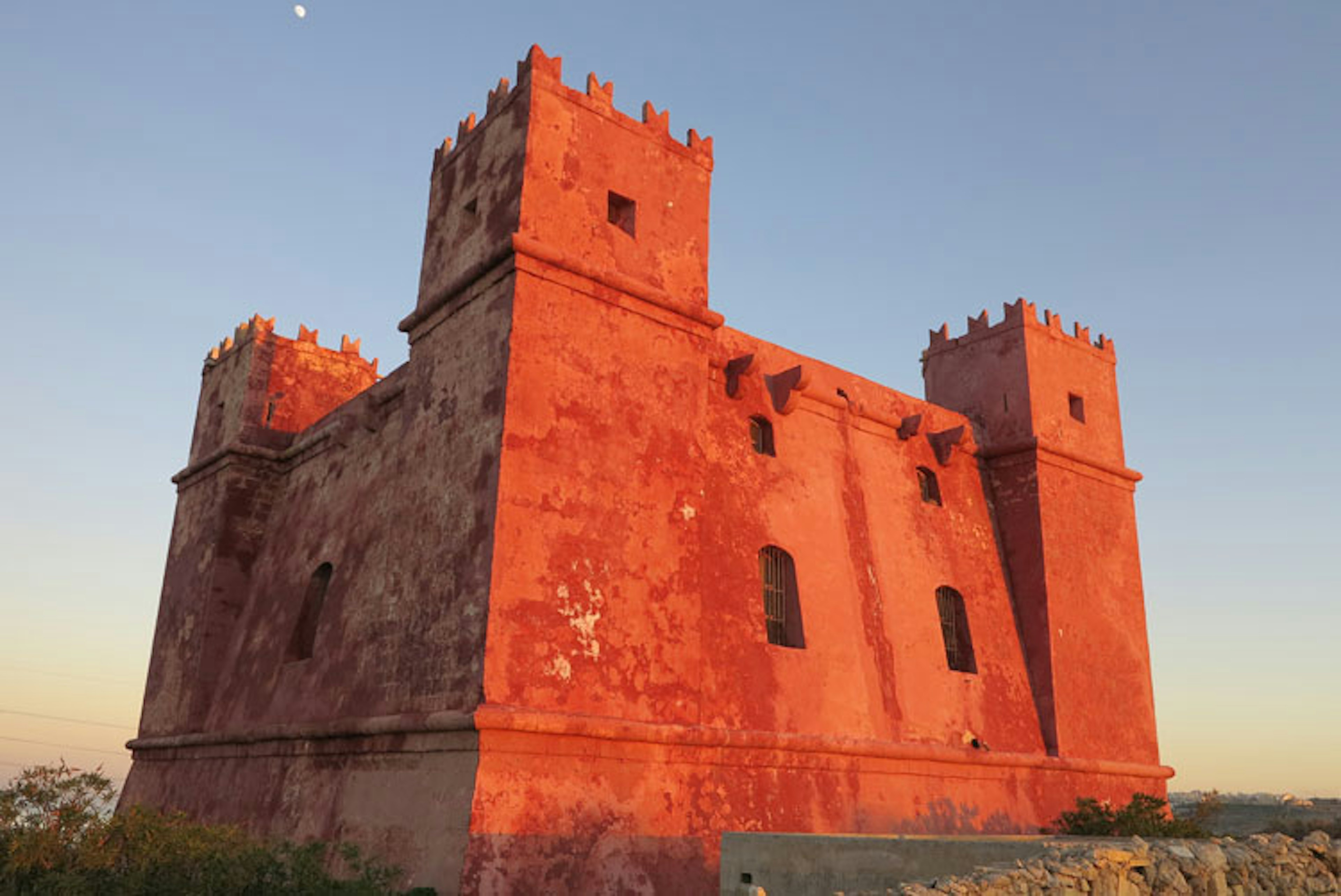 The Red Tower on the northwest coast -- built in 1649 as part of a chain of signal towers. Image by Kirsten Rawlings / ϰϲʿ¼.