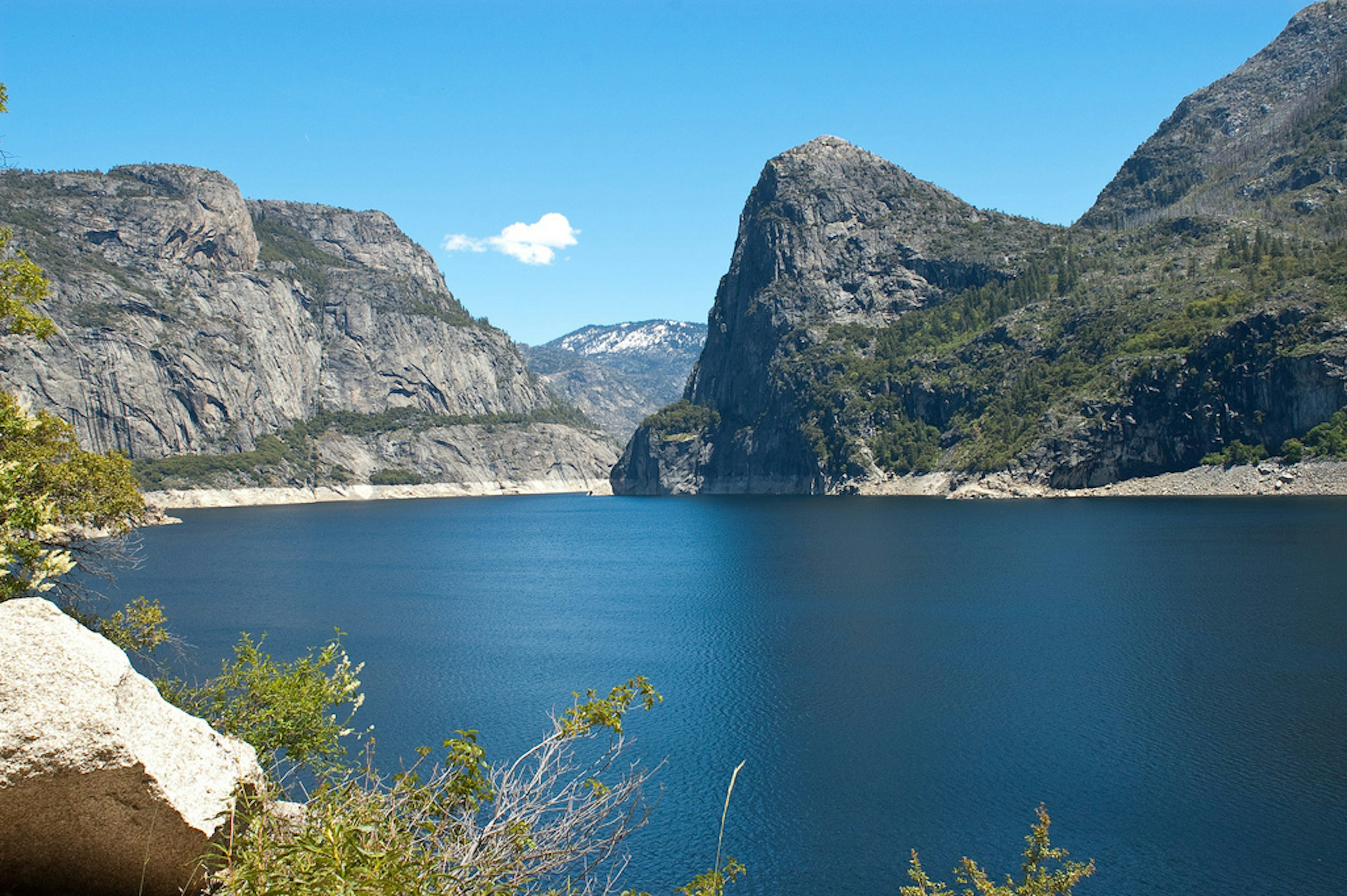 The peak of Hetch Hetchy and namesake reservoir are as beautiful as any other part of Yosemite, but have far fewer visitors. Image by Eli / CC BY 2.0