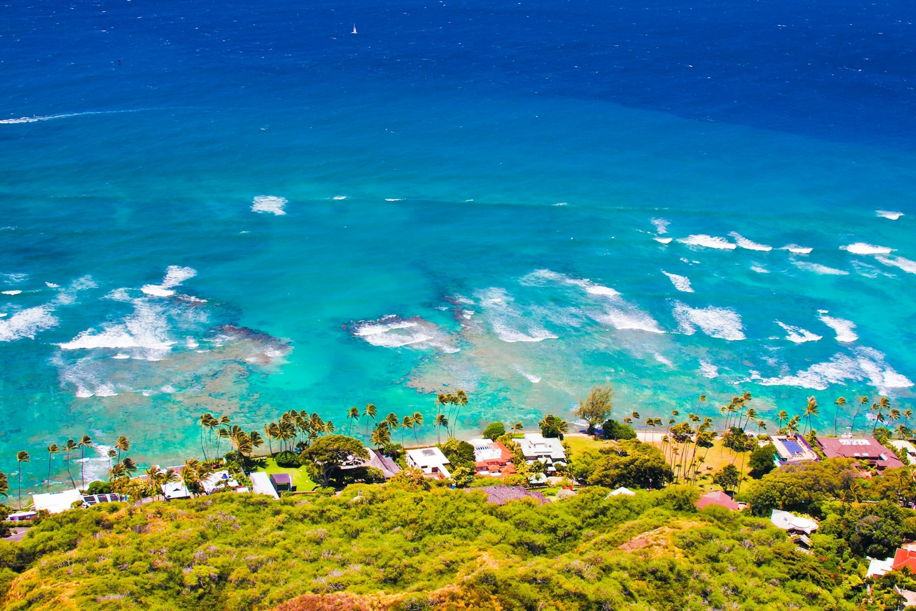 The view of the sea from Diamond Head on O'ahu, Hawaii © 500px