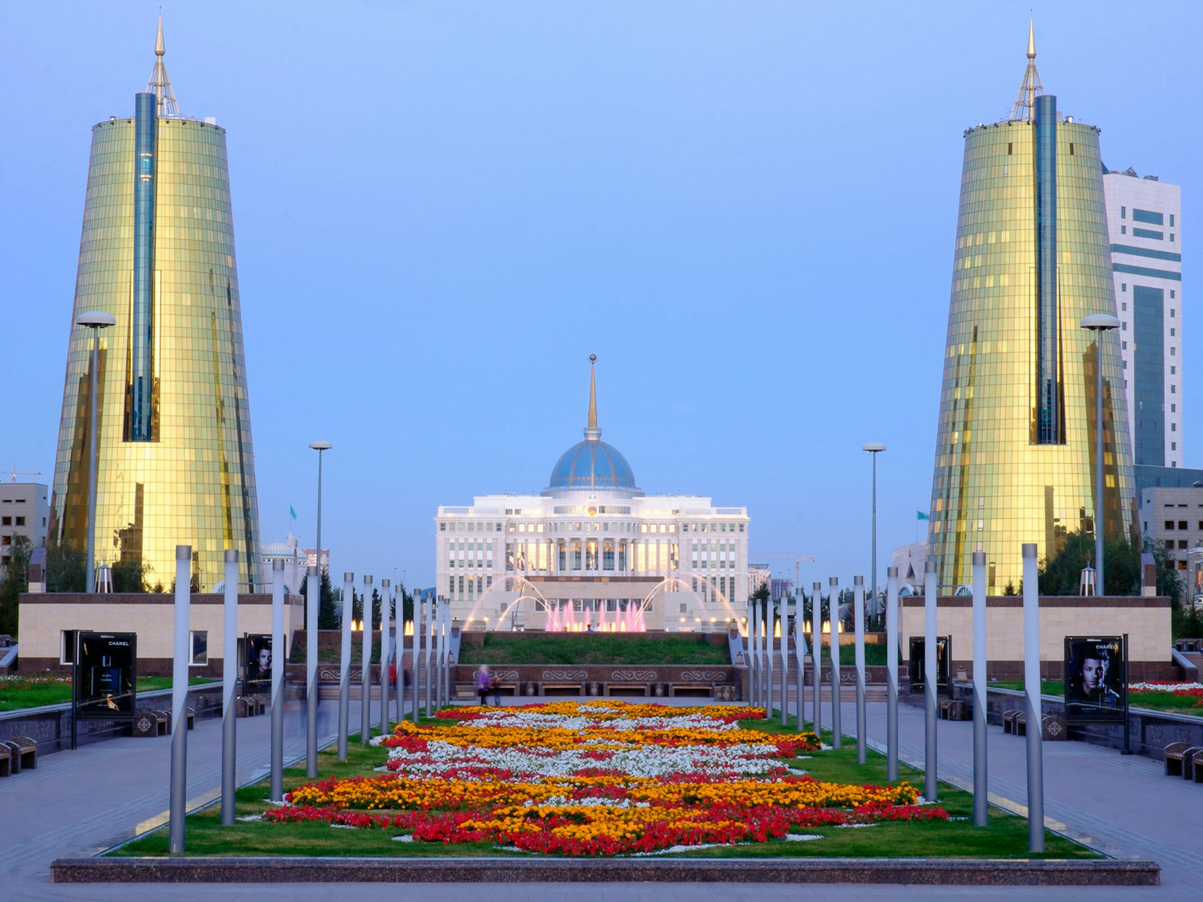 Golden cones flank the Presidential Palace © Thien Bui / 500px