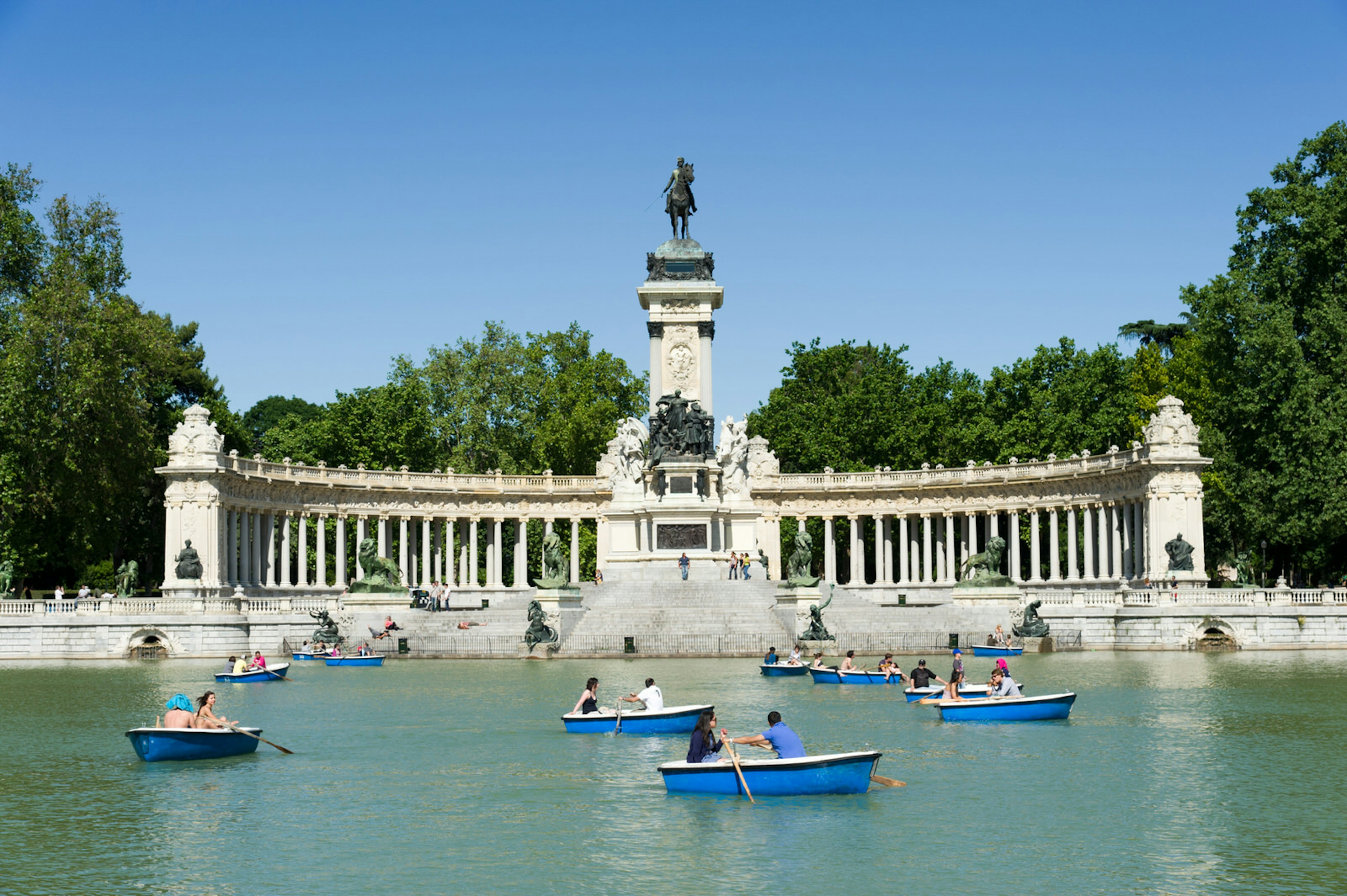 Cassandra loves to relax at Madrid's Parque del Buen Retiro © Alex Segre / 500px