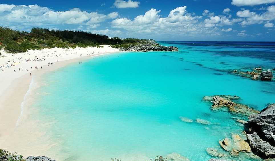 One of Bermuda’s many stunning pink sand beaches © PixieMe / Shutterstock