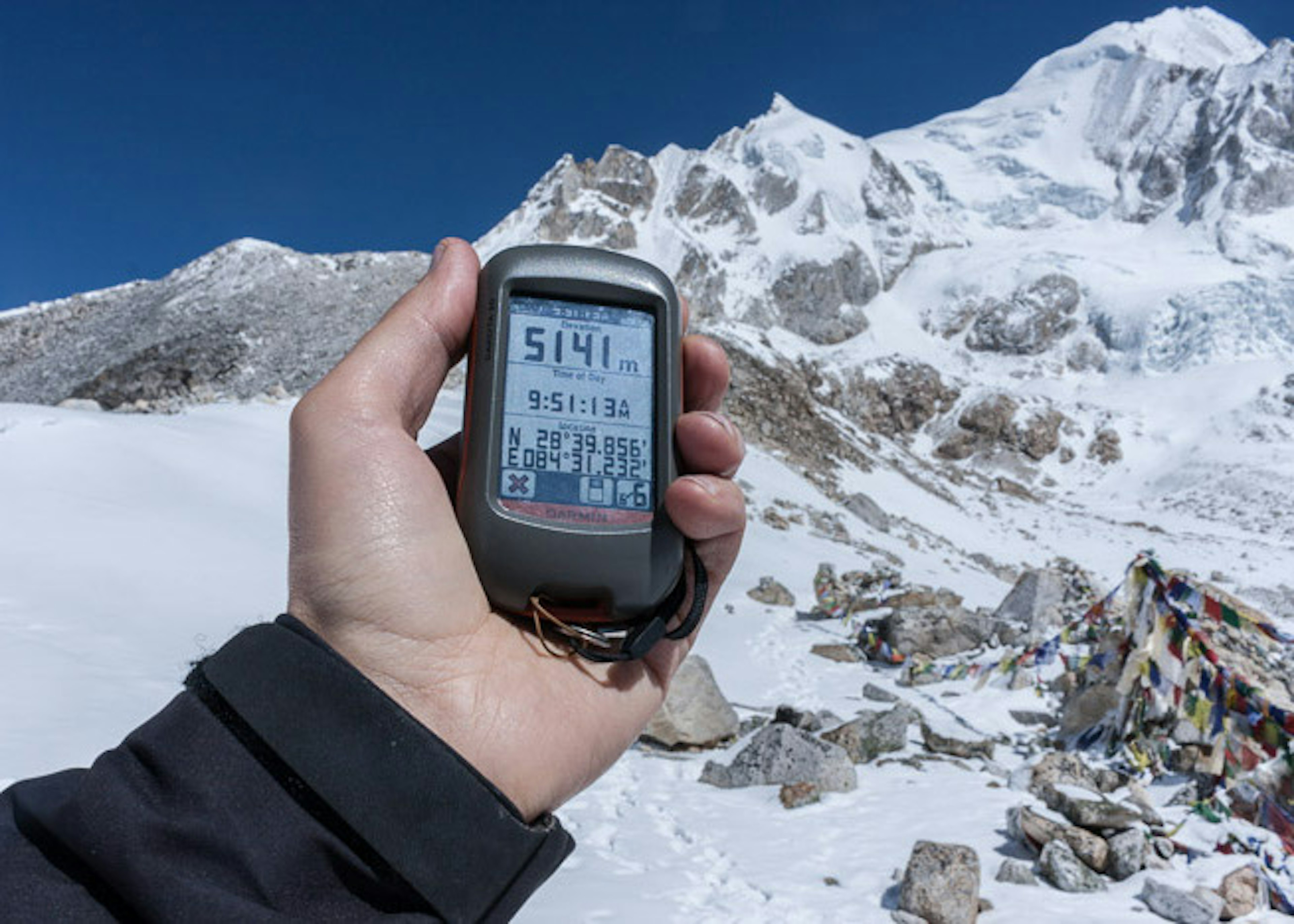 Taking a reading on the Manaslu Trek. Image by Zabara Alexander / CC BY 2.0.