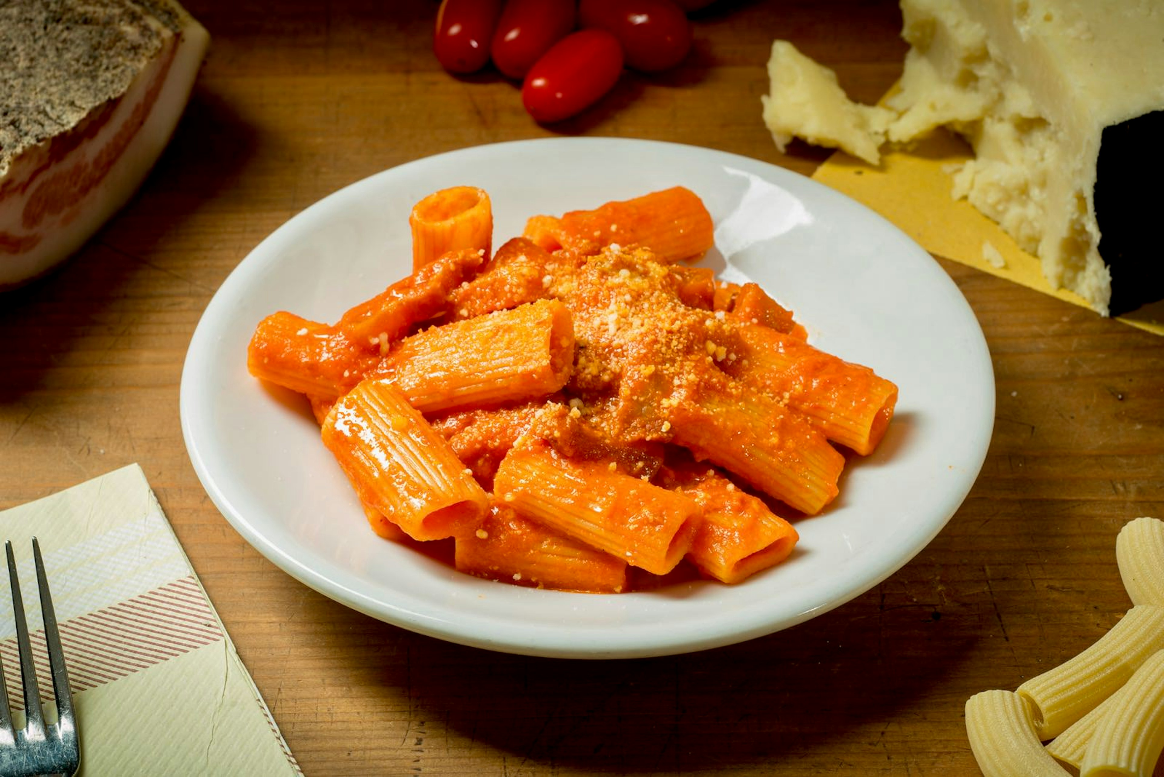 A bowl of Rigatoni ’aٰԲ pasta at trattoria Da Enzo