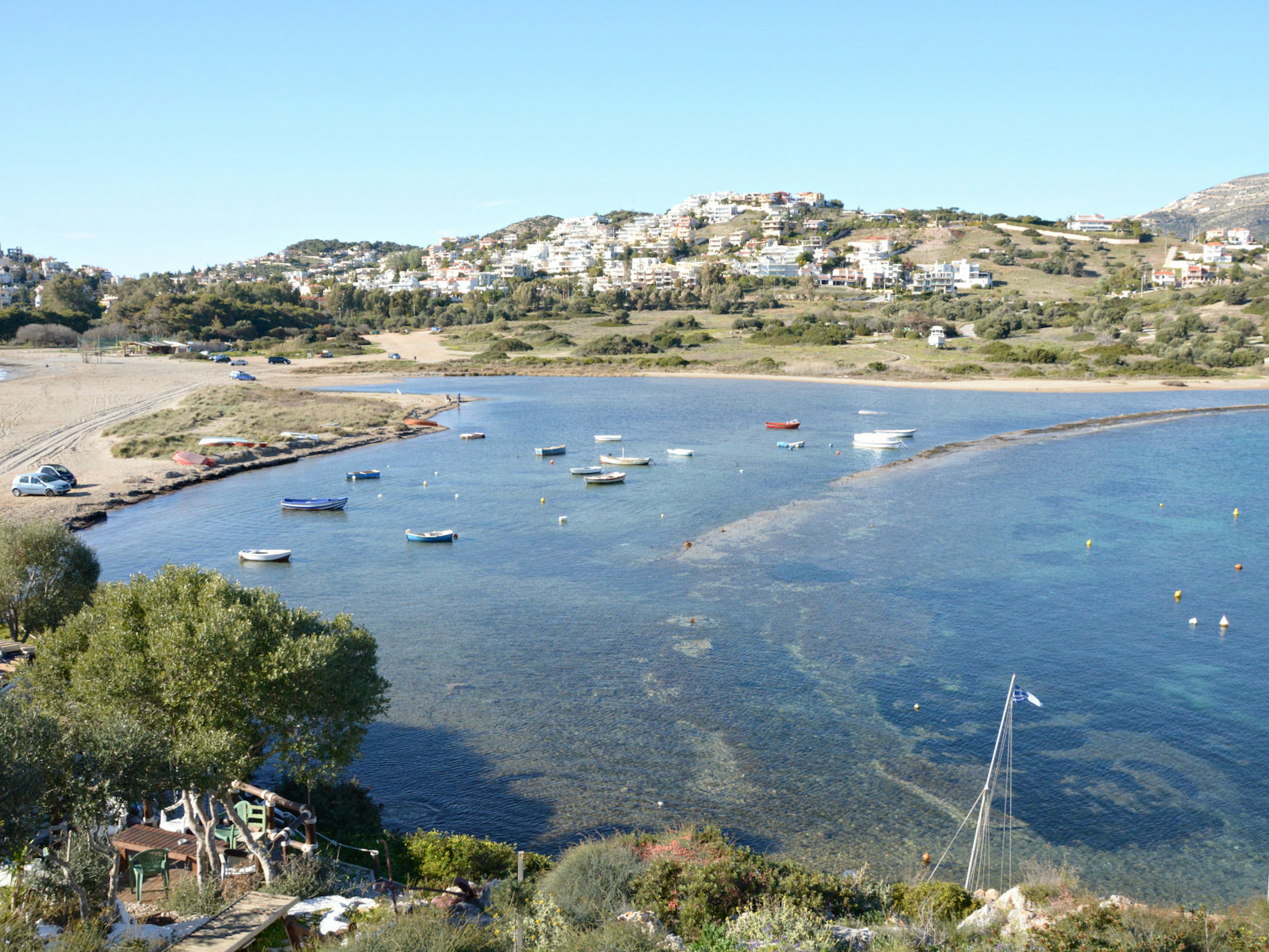 Relaxed vibe at the Athenian Riviera © Marissa Tejada / Lonely Planet