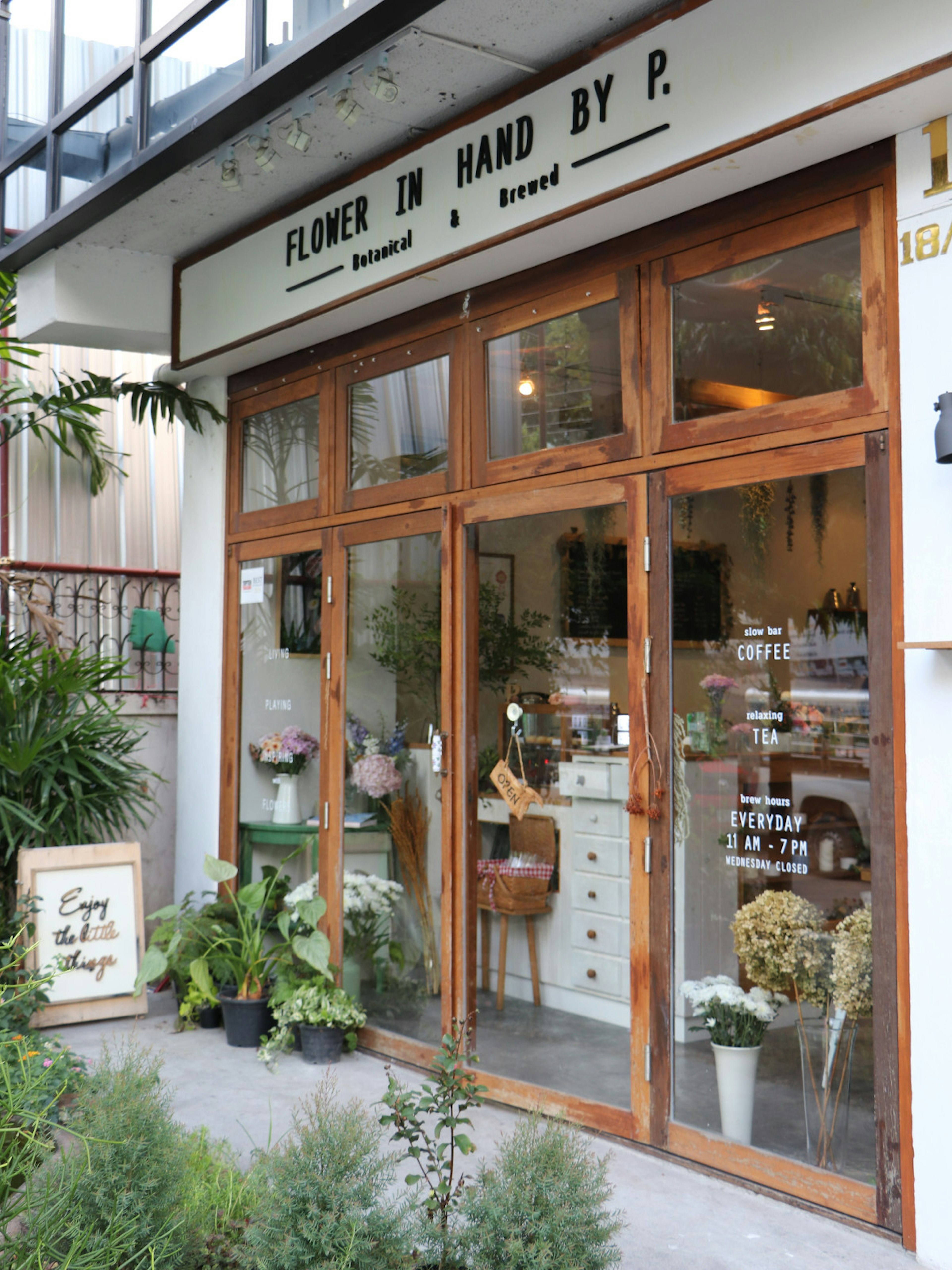 Entrance to Flower in hand by P florist and cake cafe in Ari district