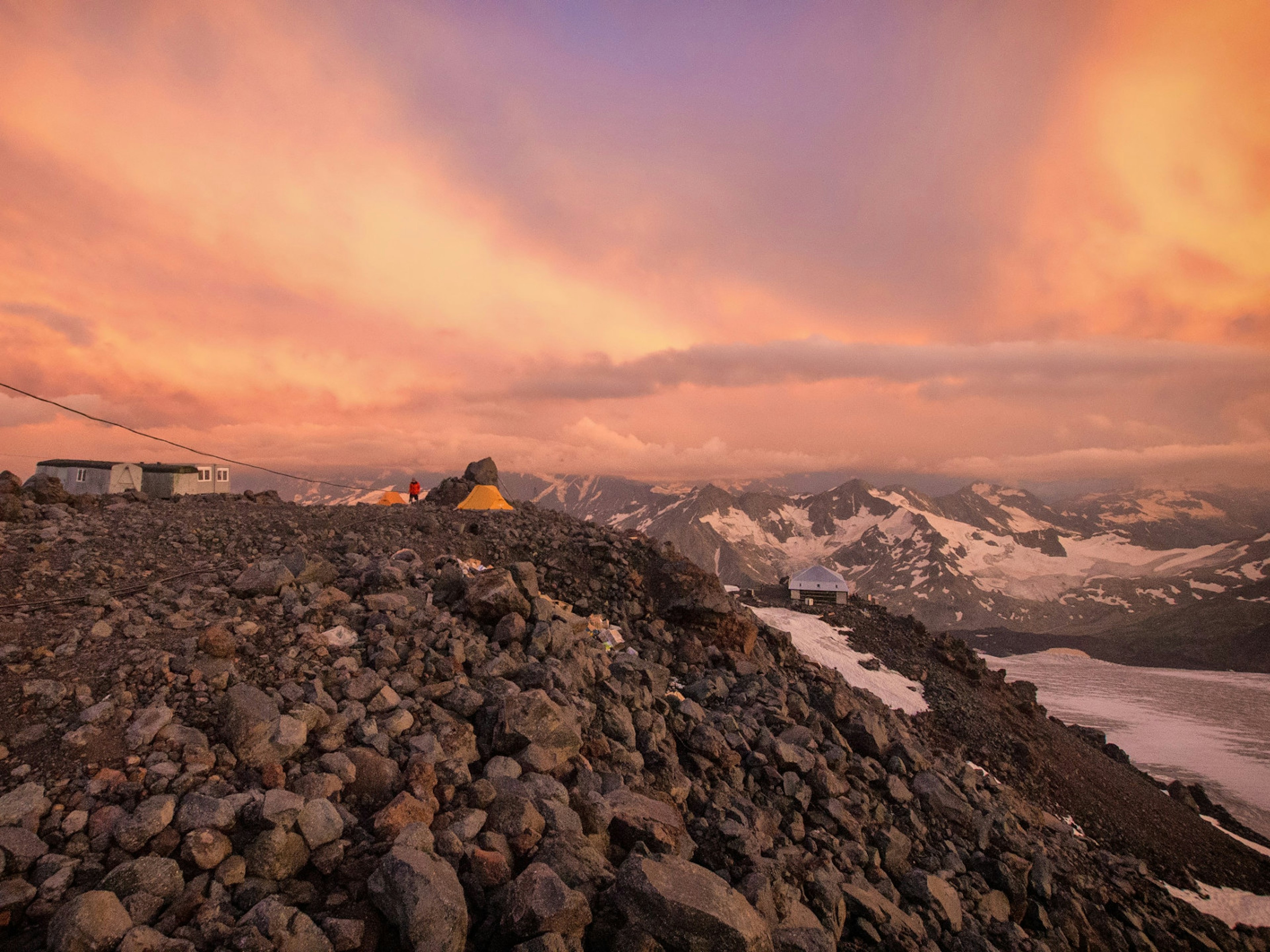 Watching the sun set across the Caucasus from the refuge at 4000m © Peter Watson / ϰϲʿ¼