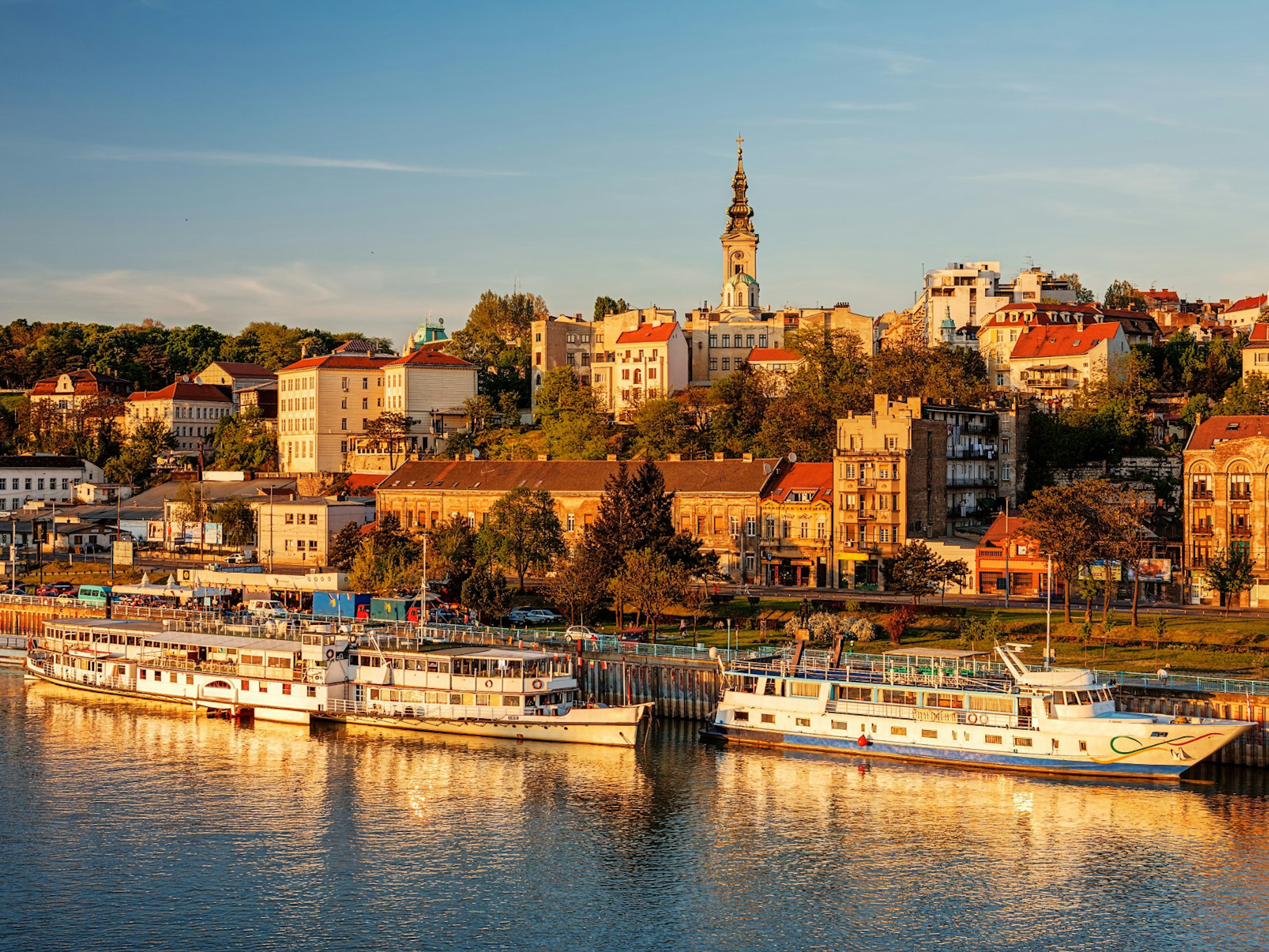 Belgrade is dotted with kafanas (taverns or coffee houses), first introduced by the Ottomans in the 16th century © Vladimir Nenezic / Shutterstock