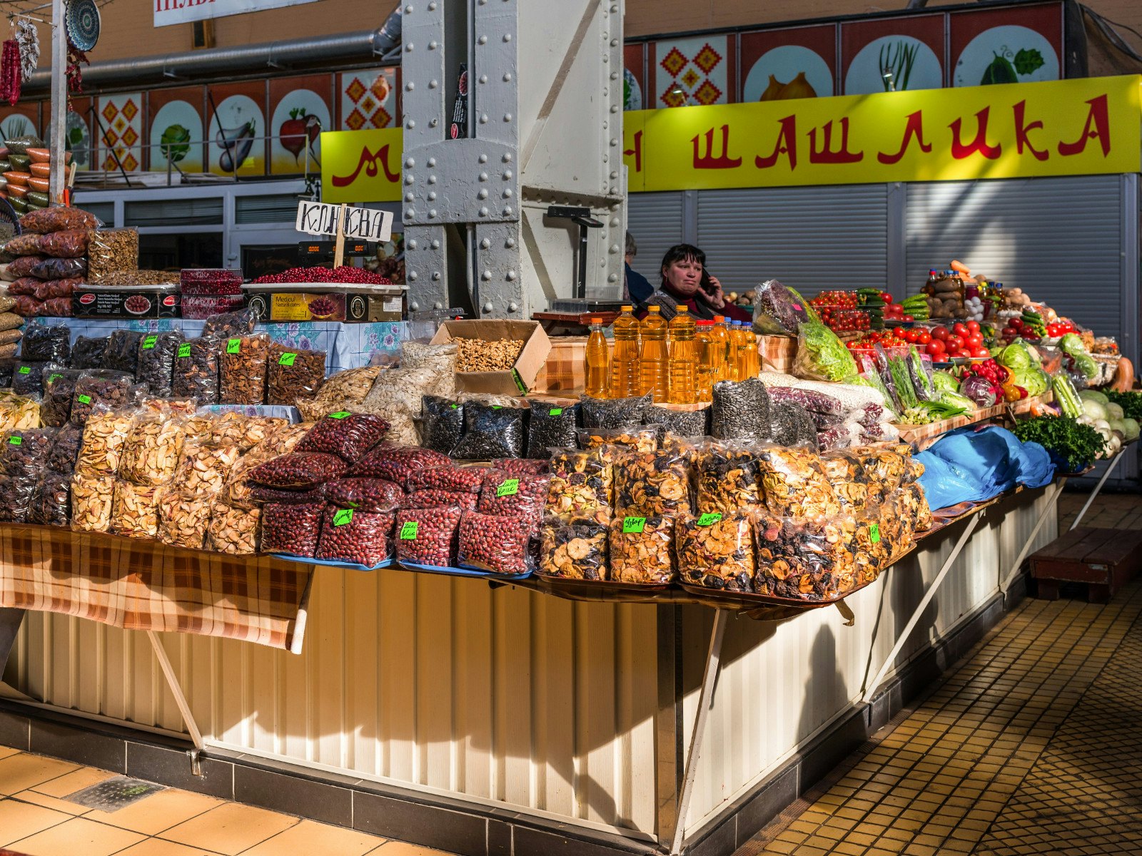 Colourful stand at the Bessarabsky Rynok in Kyiv © byvalet / Shutterstock