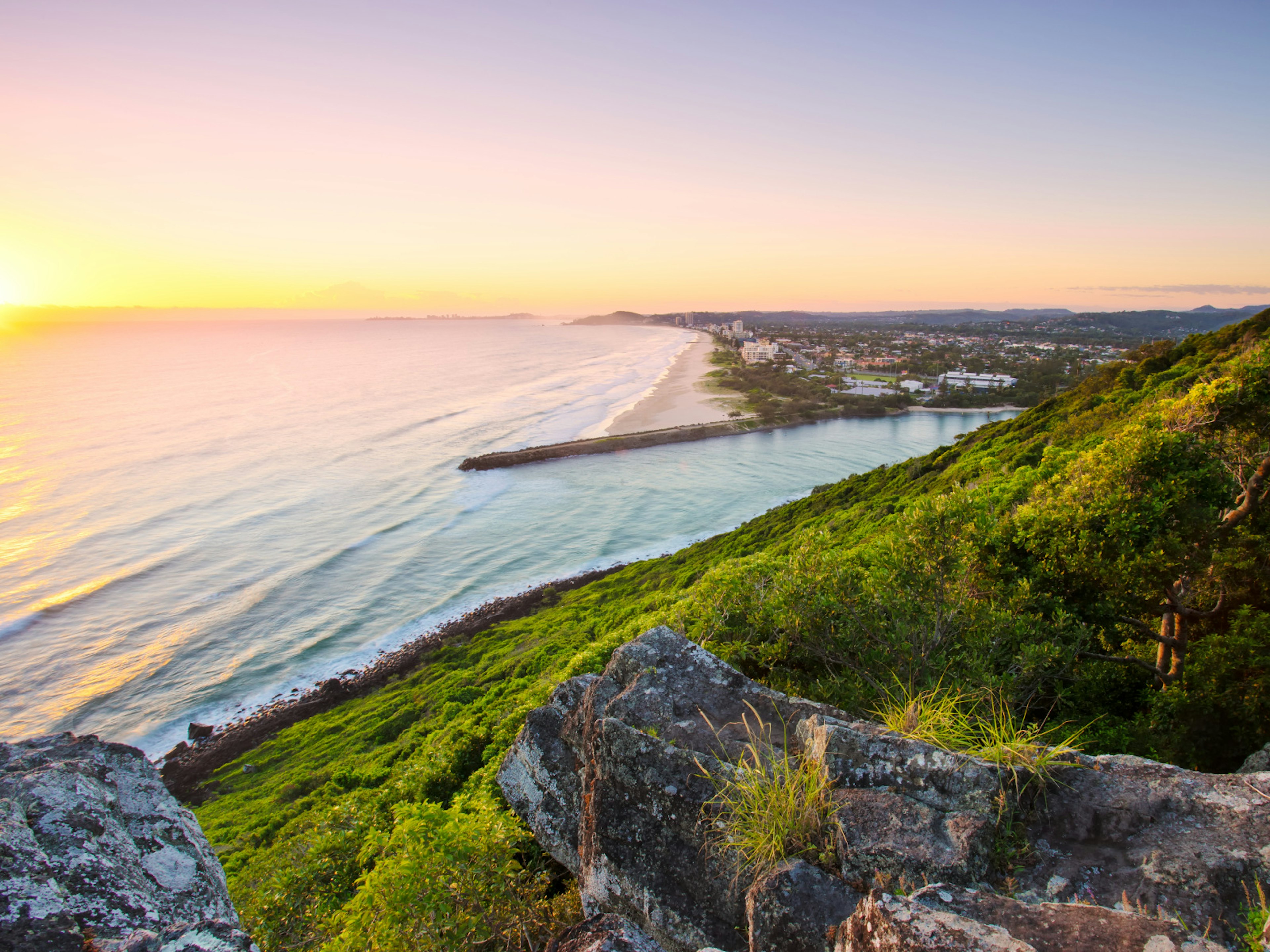 Burleigh Head National Park at sunset © Darren Tierney / Shutterstock