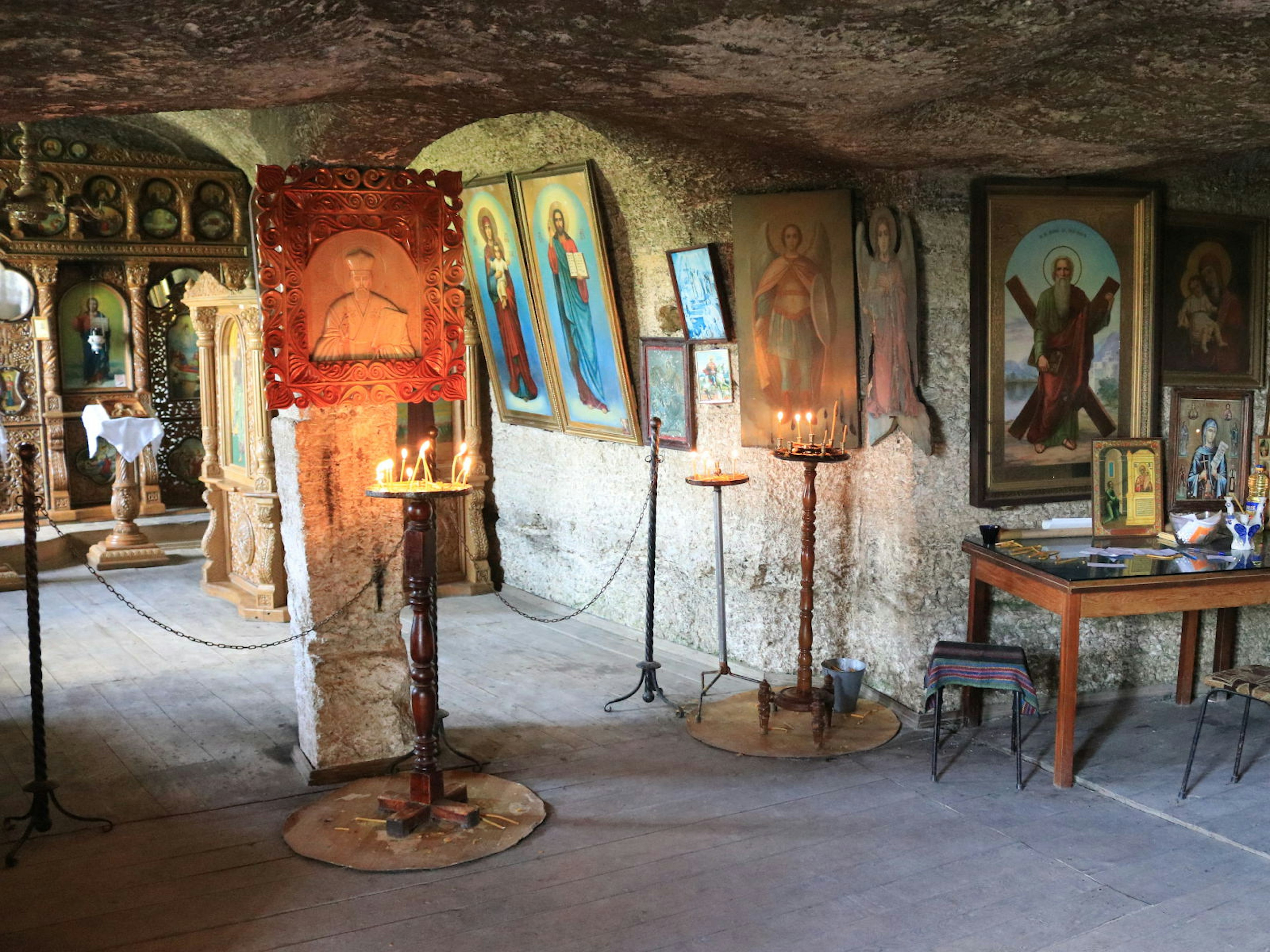 The 13th-century cave monastery of Orheiul Vechi © Greg Bloom / ϰϲʿ¼