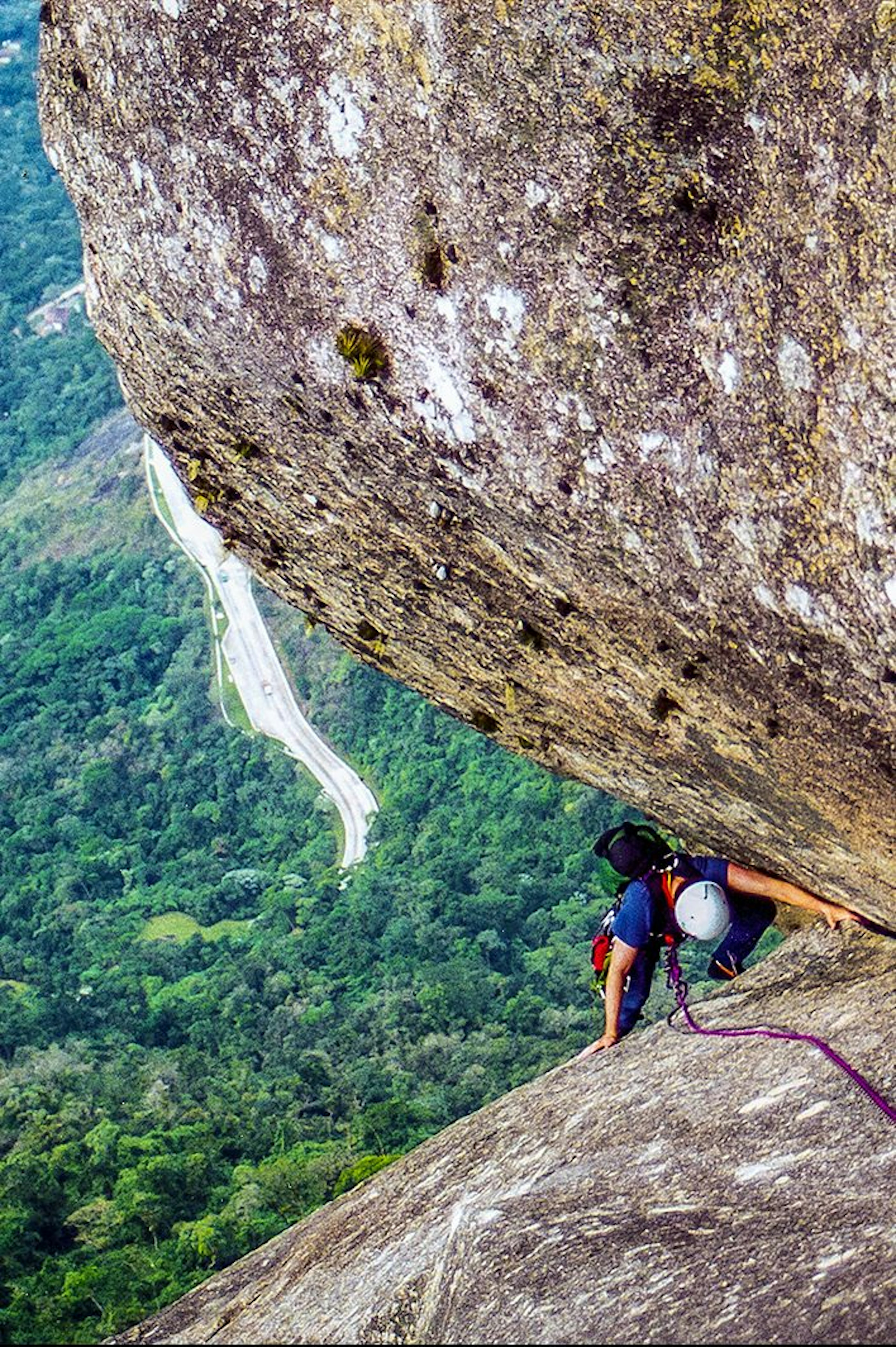 Overhead shot of a climber ascending a steep rock face © orleijunior.com / Getty Images