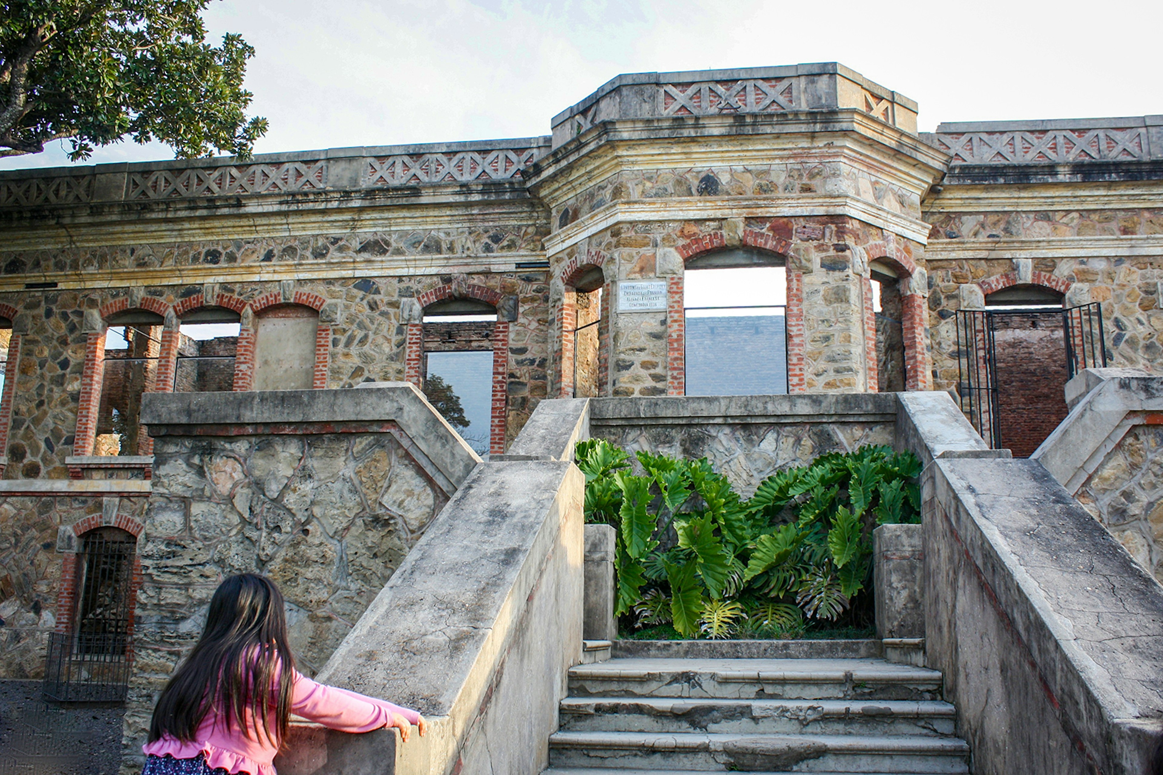 A little girl stands at the bottom of a staircase leading to a castle ruin © Bridget Gleeson / ϰϲʿ¼