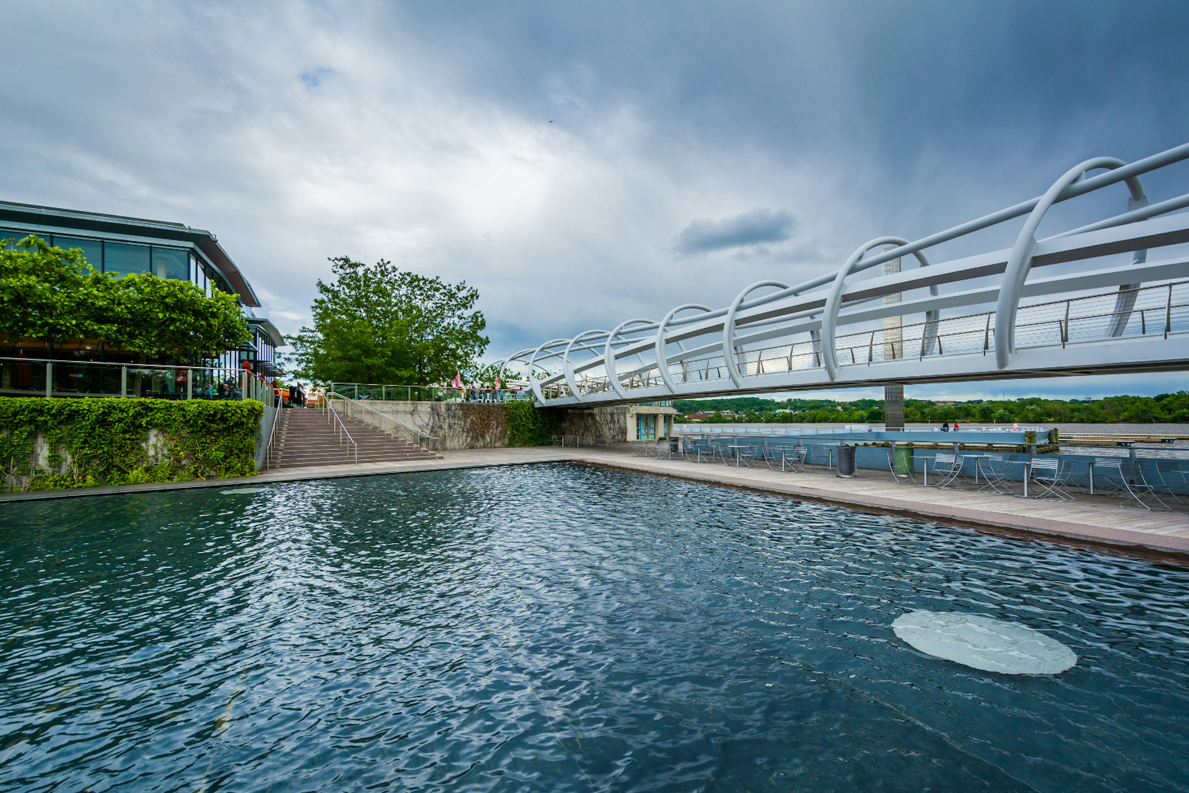 A modern pedestrian bridge serves as centerpiece at Yards Park © Jon Bilous / Shutterstock