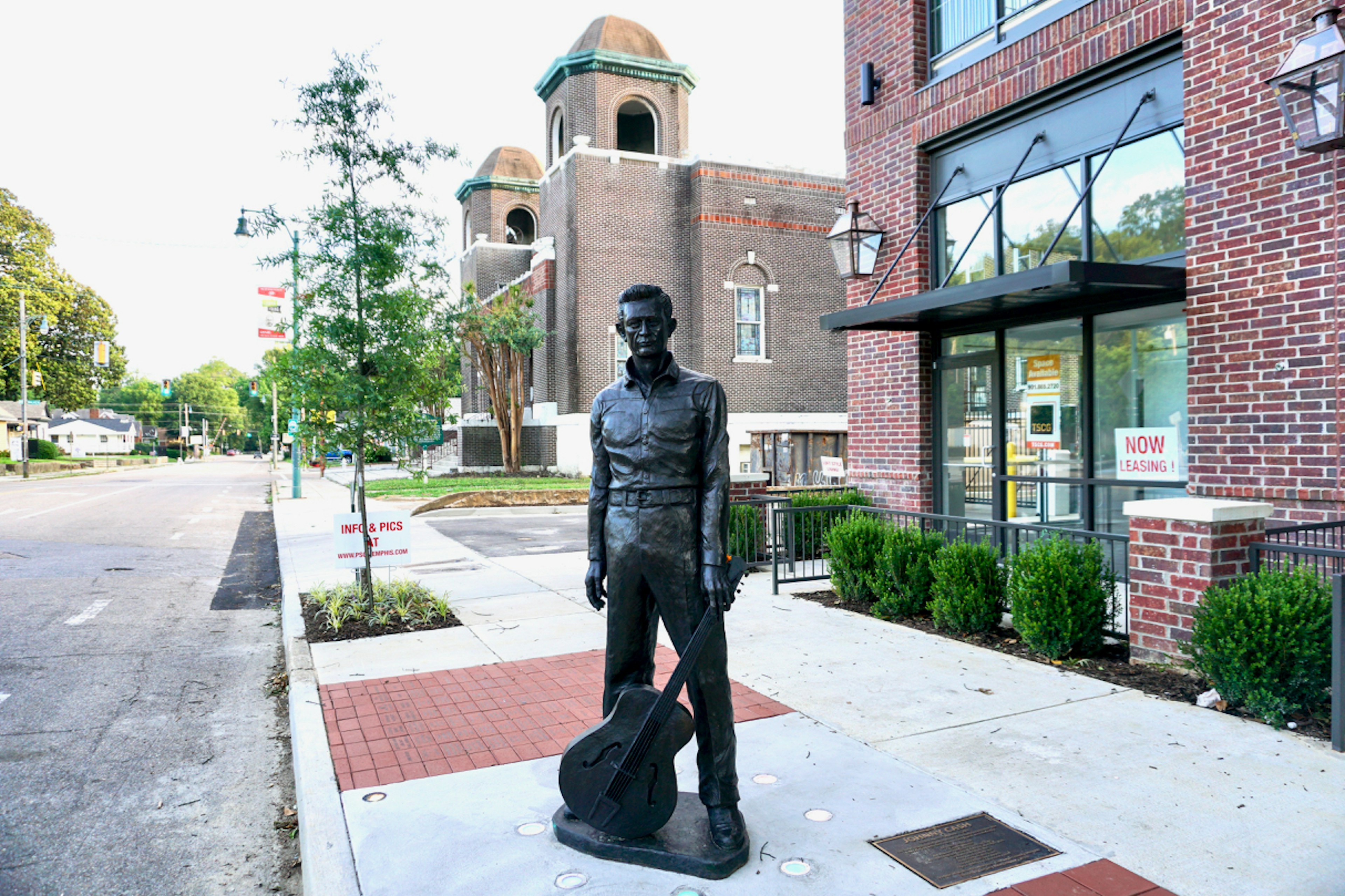 Statue of a young Johnny Cash, guitar in hand