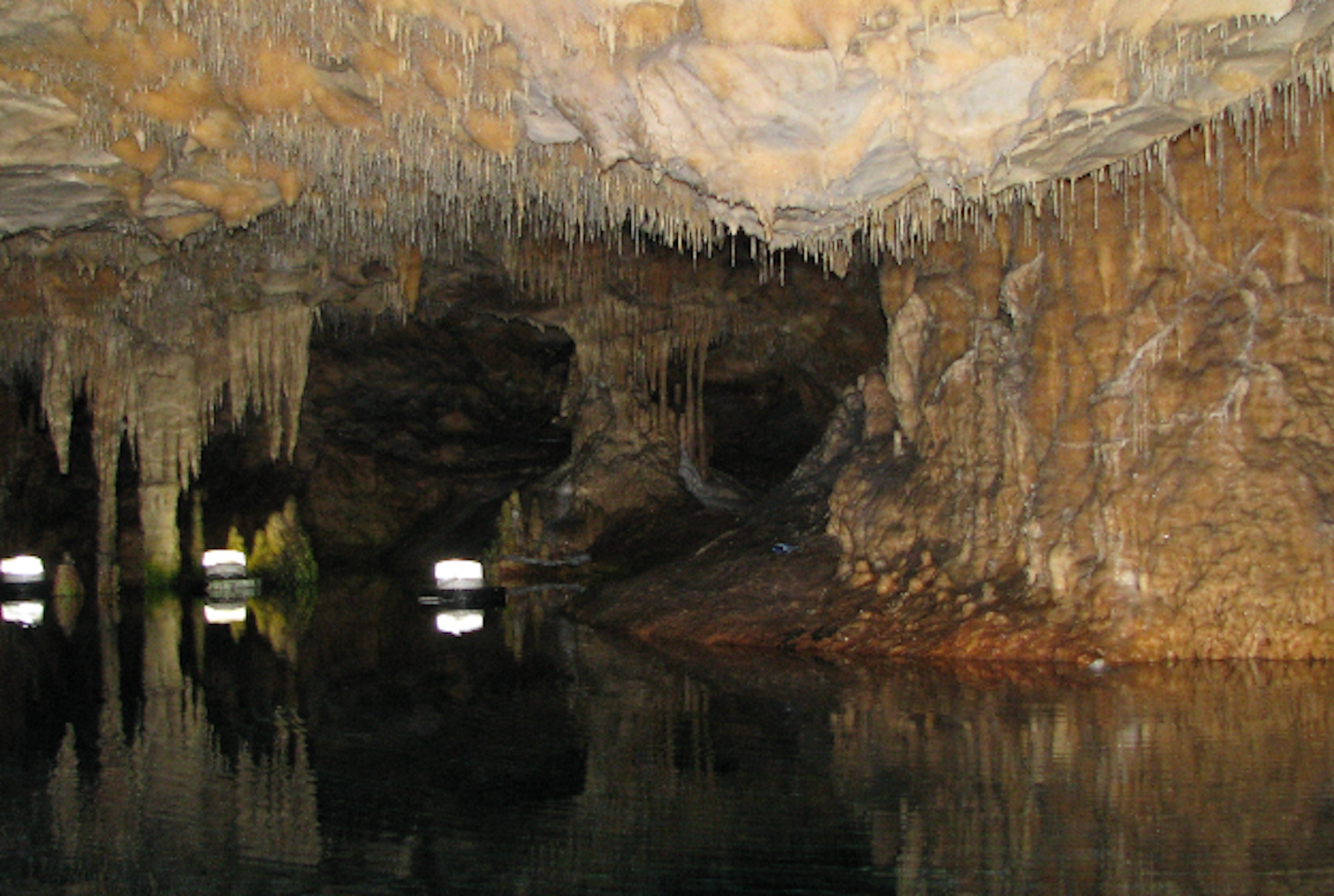 Diros caves where the neolithic remains were found.