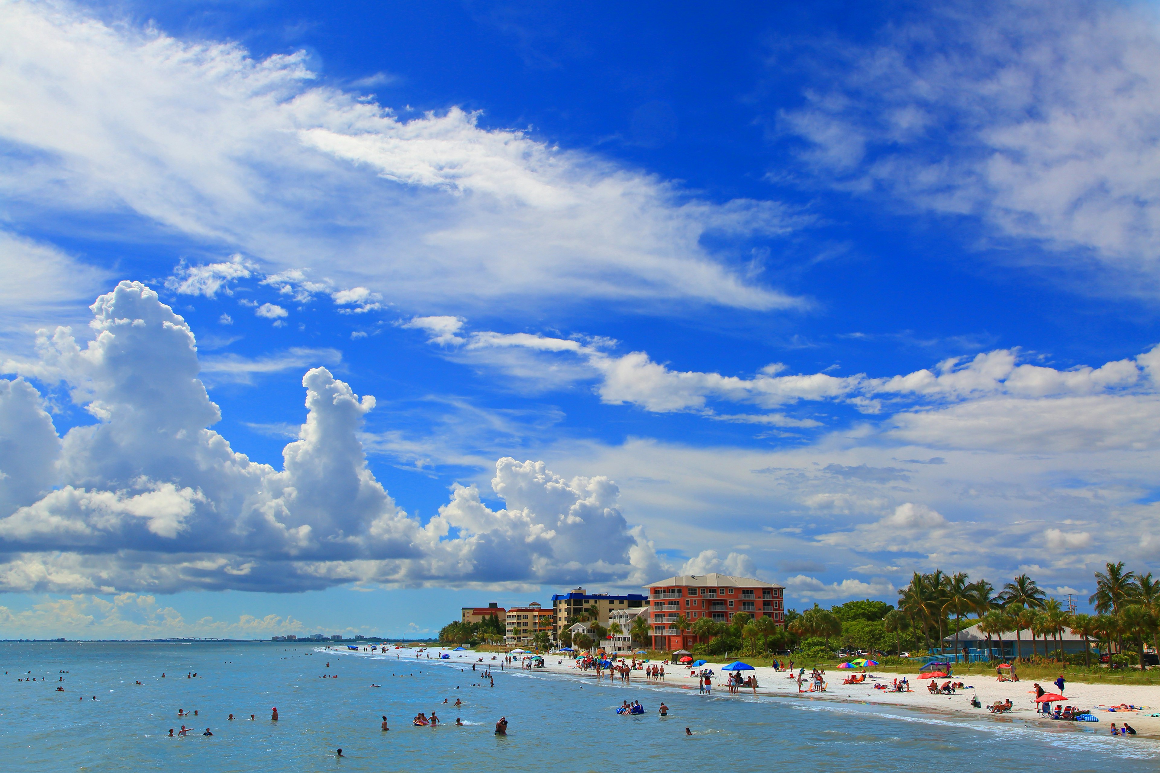 Usa, Florida, Fort Myers Beach.The beach.
885626098
america, bathing, blue sky, building, business sector, coconut palm, florida, hotel business, ocean, seaside, sediment, unrecognizable people, vegetation