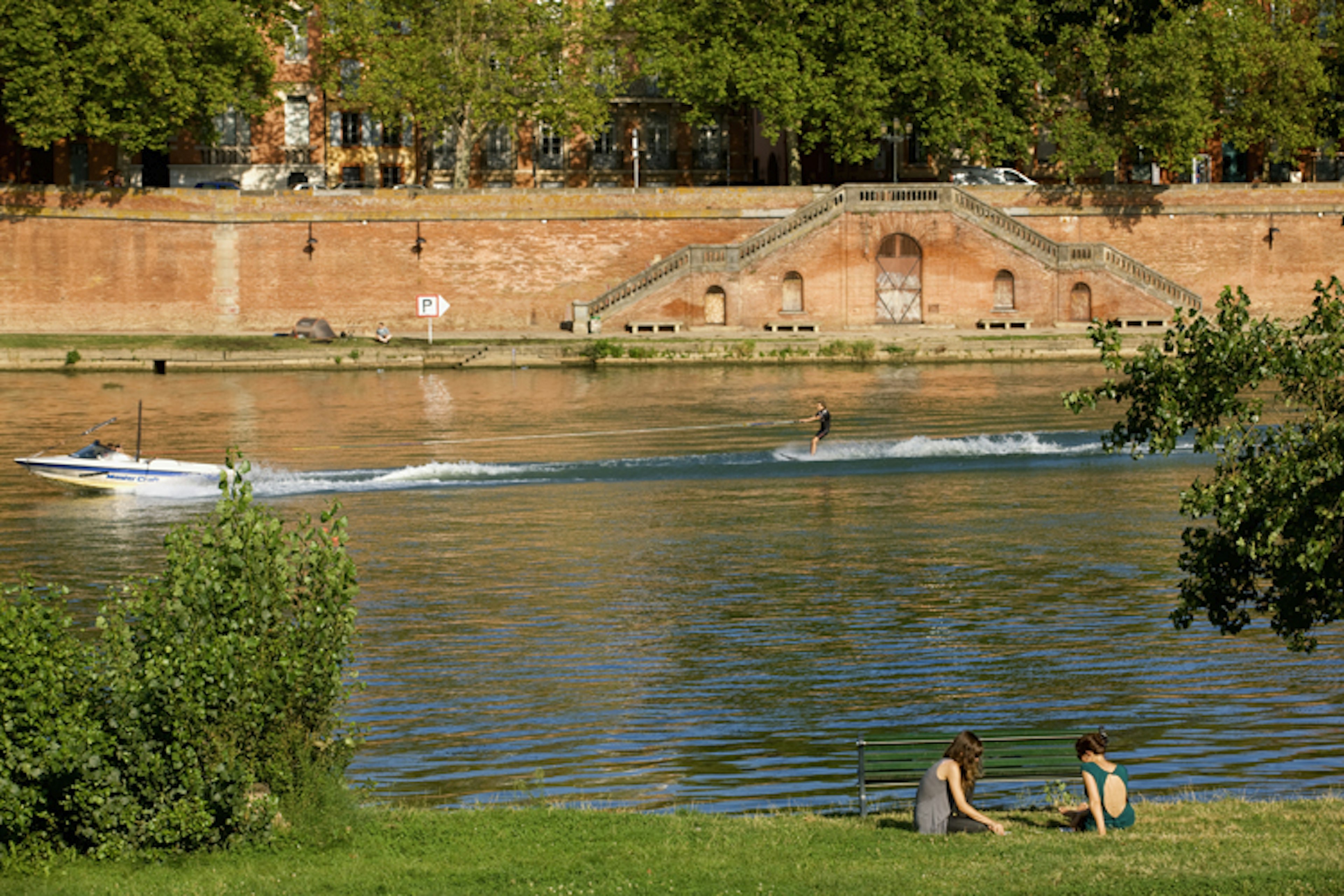 Bank of the Garonne river.
148865907