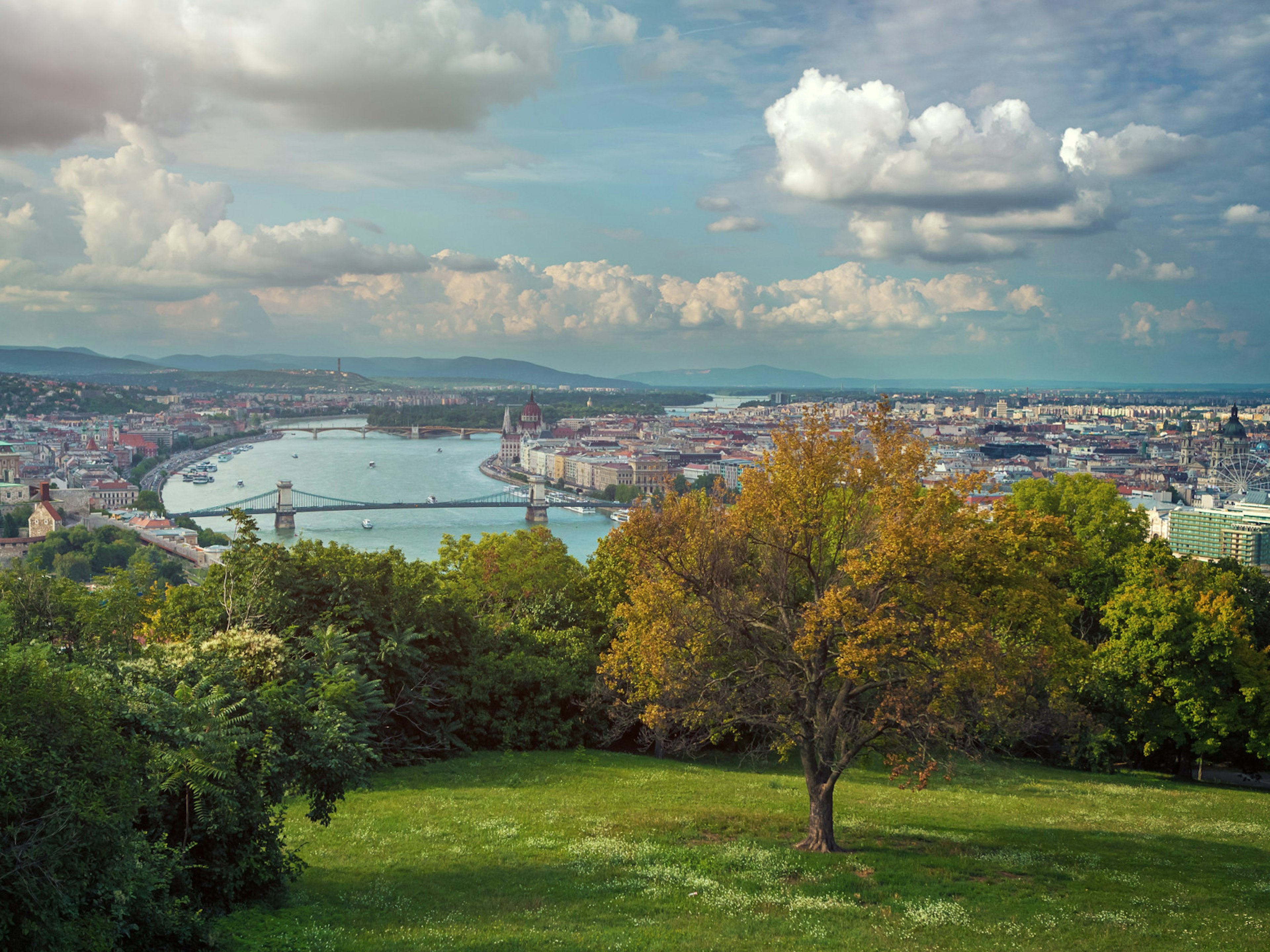 View over Budapest and the Danube from the top of Gellért Hill © Peter Zelei Images / Getty Images