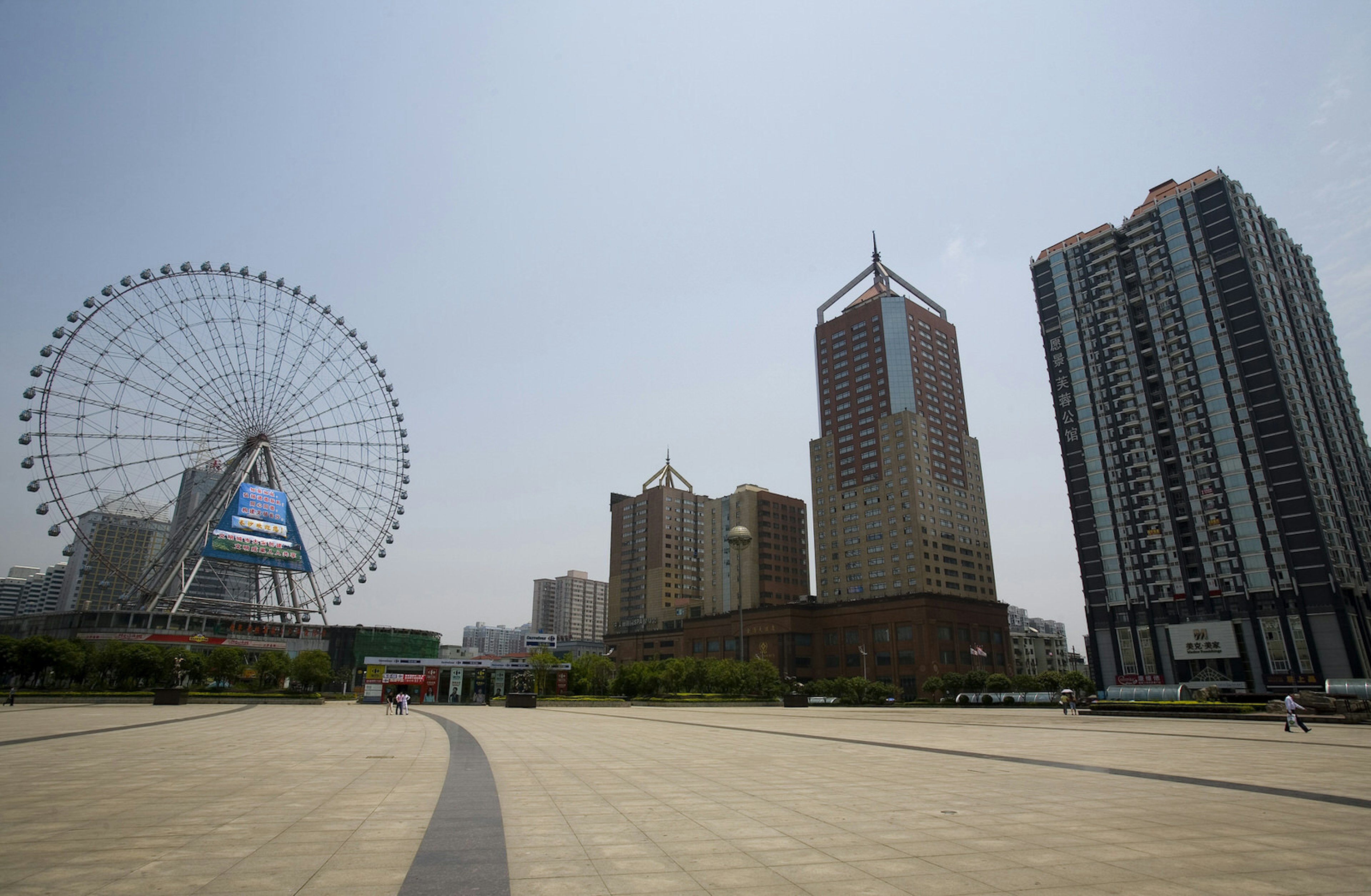 Changsha Ferris Wheel: one of China's largest, and a great vantage of the city ? Best View Stock / Getty