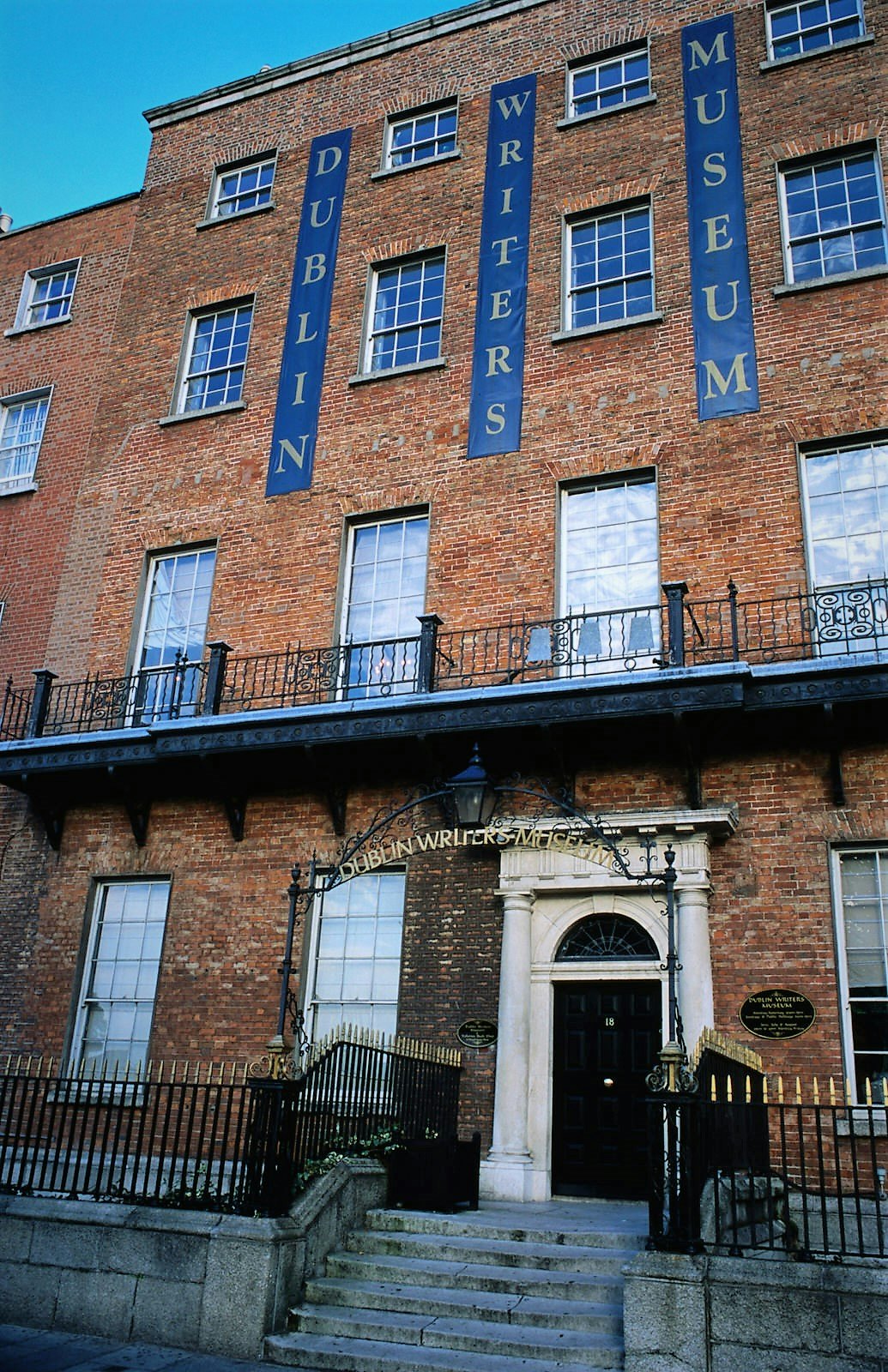 Delve deeper into your favourite Irish authors at the Dublin Writers Museum © Ĵý Images / Getty Images