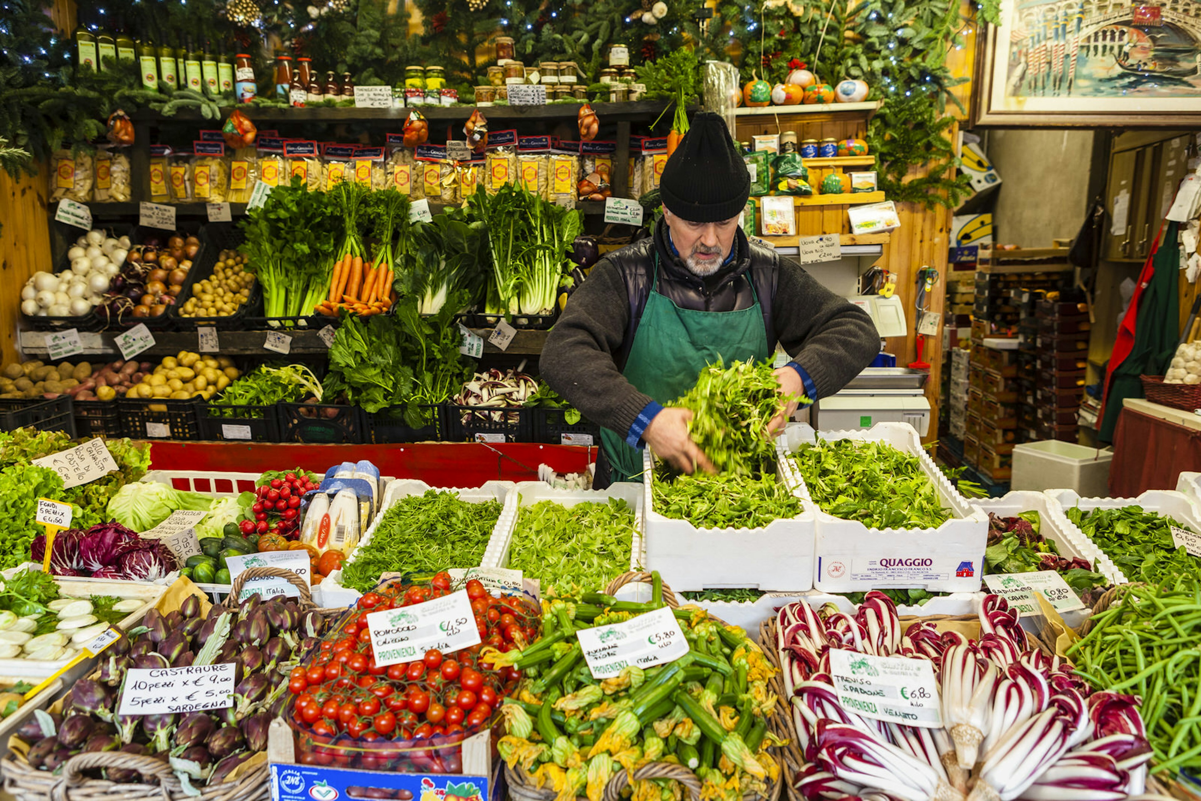 A colourful vegetable stall at Rialto Market © Richard I'Anson / Getty Images