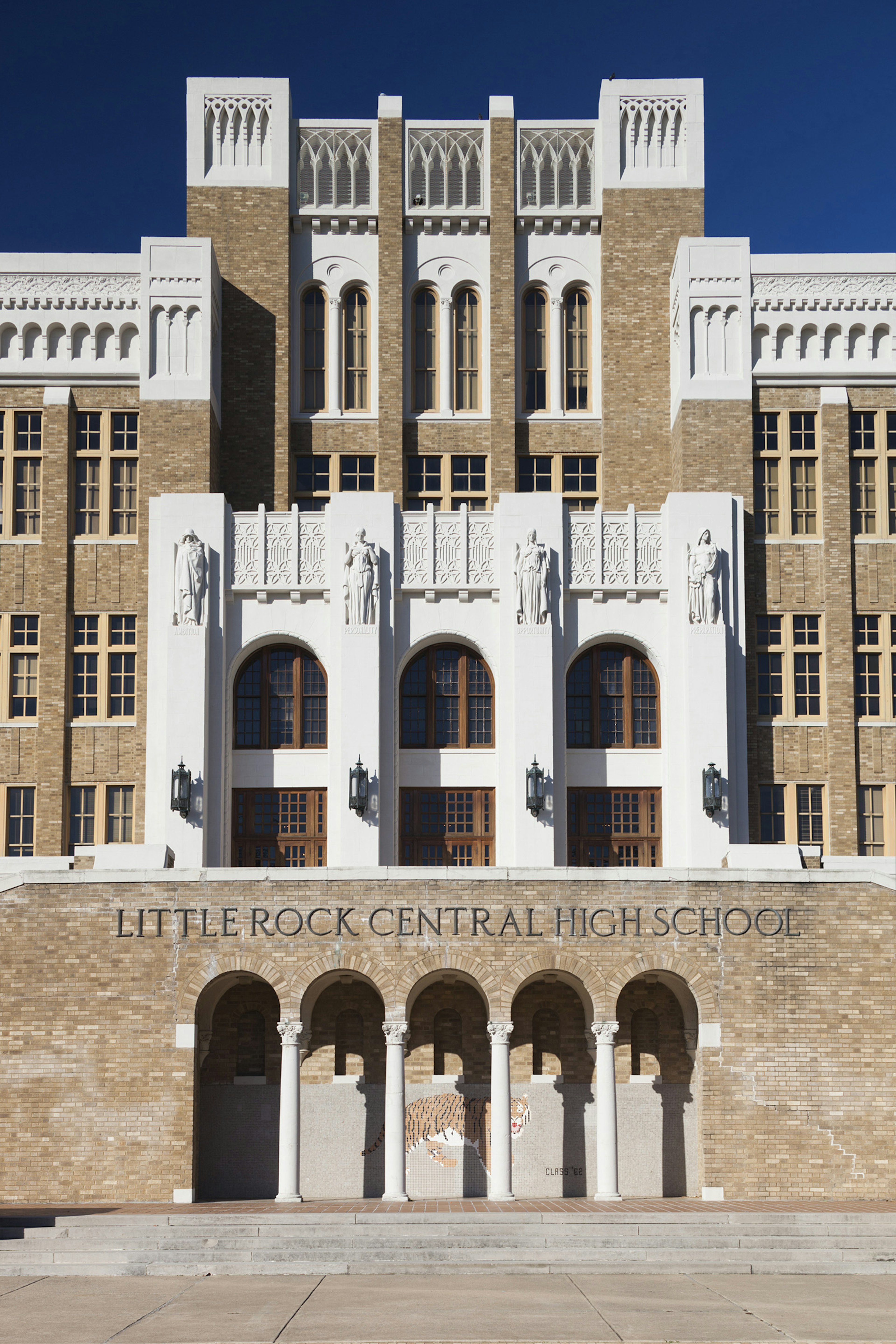 170881519
no people, vertical, outdoors, day, part of, education, school, building exterior, architecture, history, façade, text, 1954, america, american, arkansas, little rock, little rock central high school, national, north america, north american, southern states, usa, united states, united states of america, civil rights, high school, state capital, mid west, arcade
USA, Arkansas, Little Rock, Little Rock Central High School National Historic Site, site of 1954 school desegregation battles