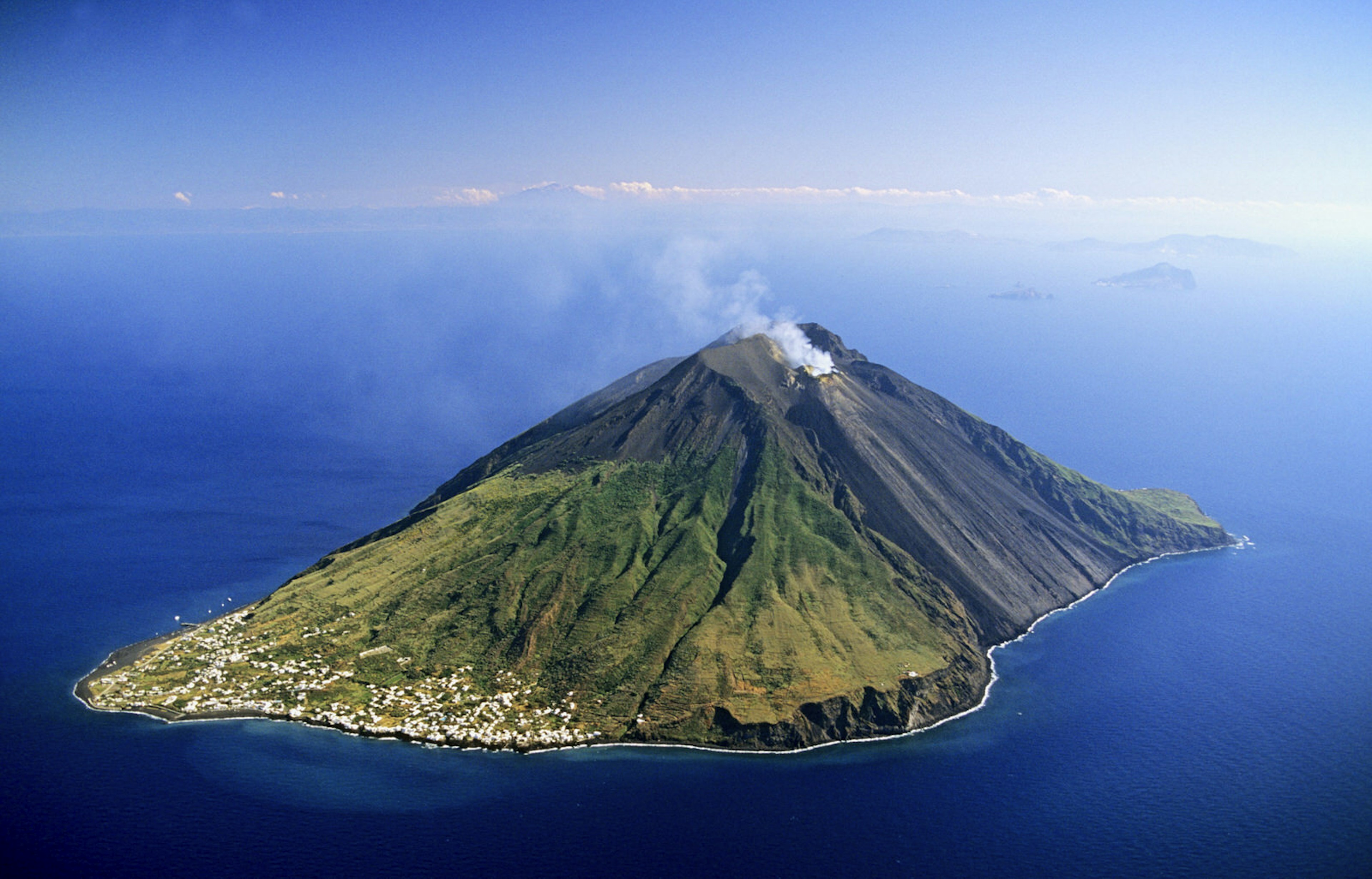 Smoke rising from the top of the Stromboli volcano, one of the Aeolian Islands off the coast of Sicily, Italy © DU BOISBERRANGER Jean / Getty Images