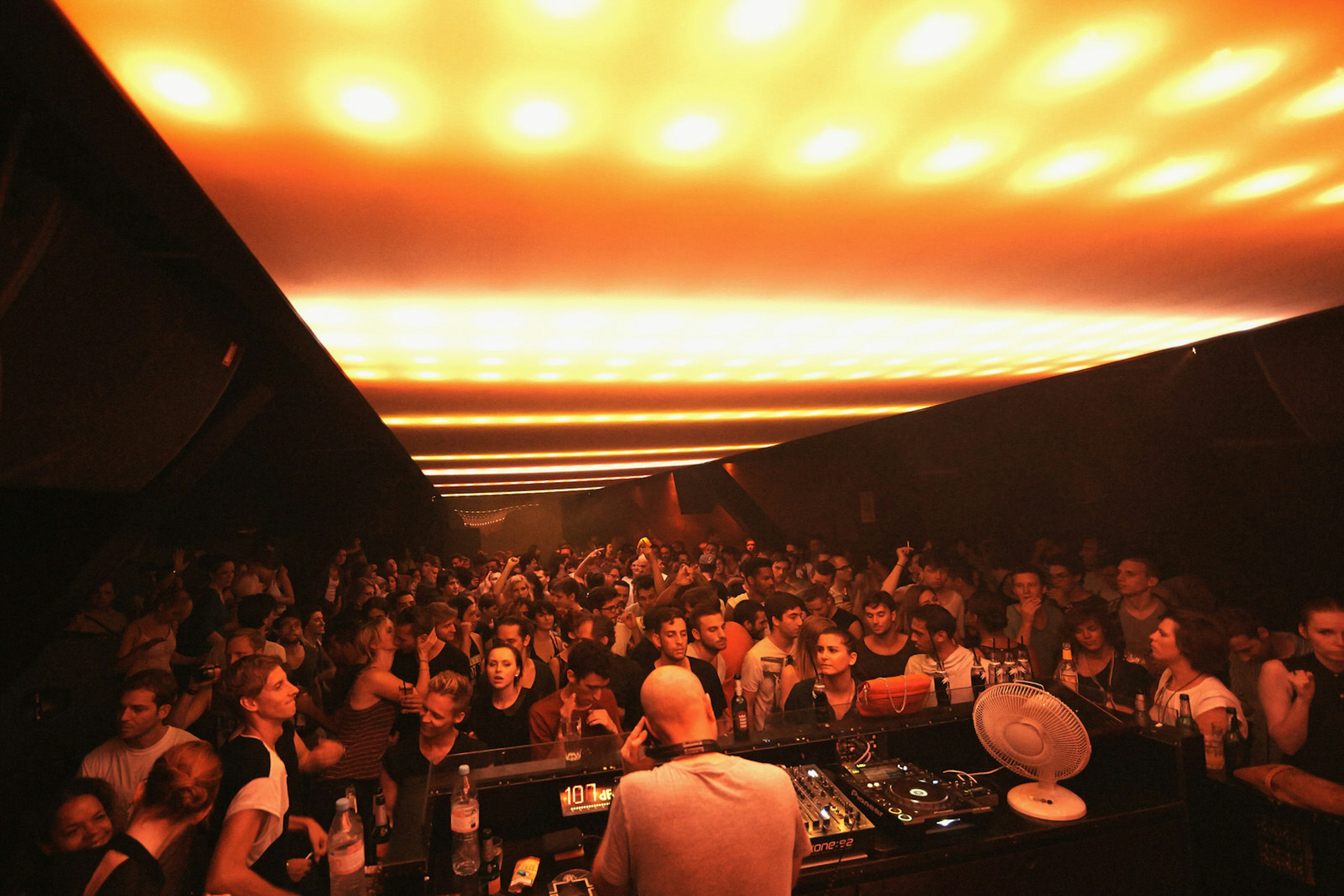 Berlin clubs - visitors dance on the dancefloor to the music of a dj in club 'Watergate' in Berlin Kreuzberg district in Berlin, Germany. This club is a riverside club with two floors, panoramic windows and a floating terrace overlooking the Oberbaum Bridge and Universal Music. Top DJs play electro music. Berlin is one of Europe's most popular tourism destination