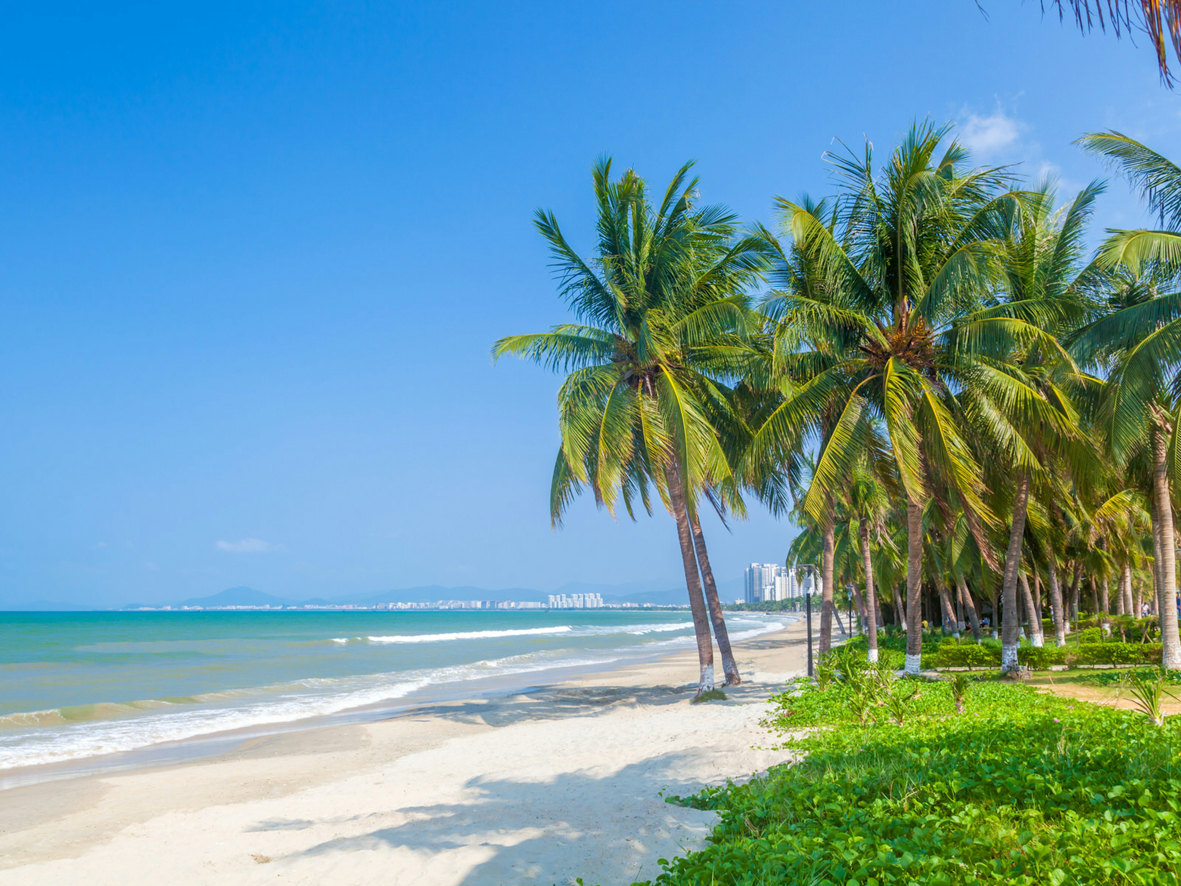 The 'island train' circles Hainan, offering access to tropical beaches © luxizeng / Getty