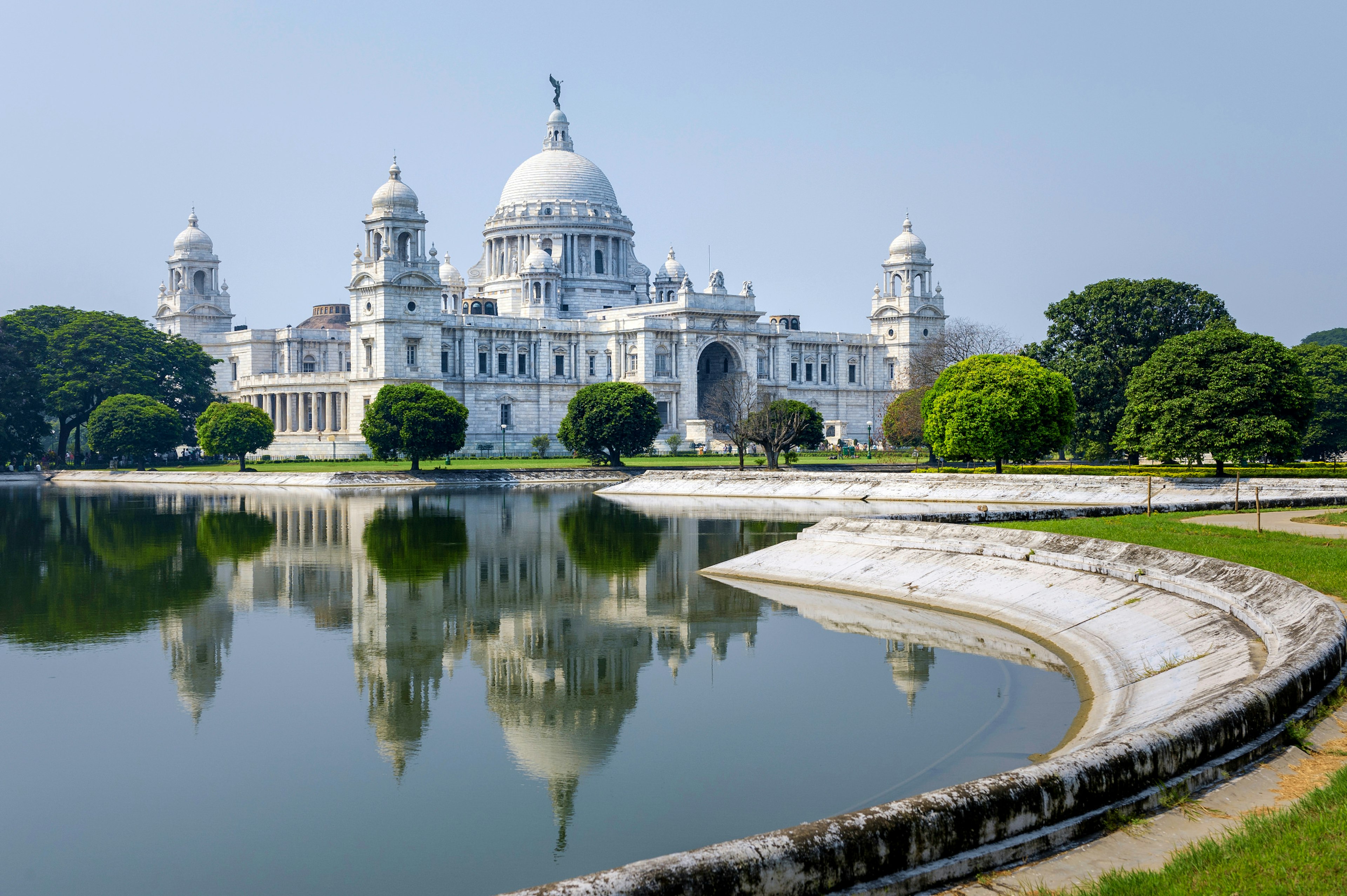 The grand colonial facade of the Victoria Memorial © Danielrao / Getty Images