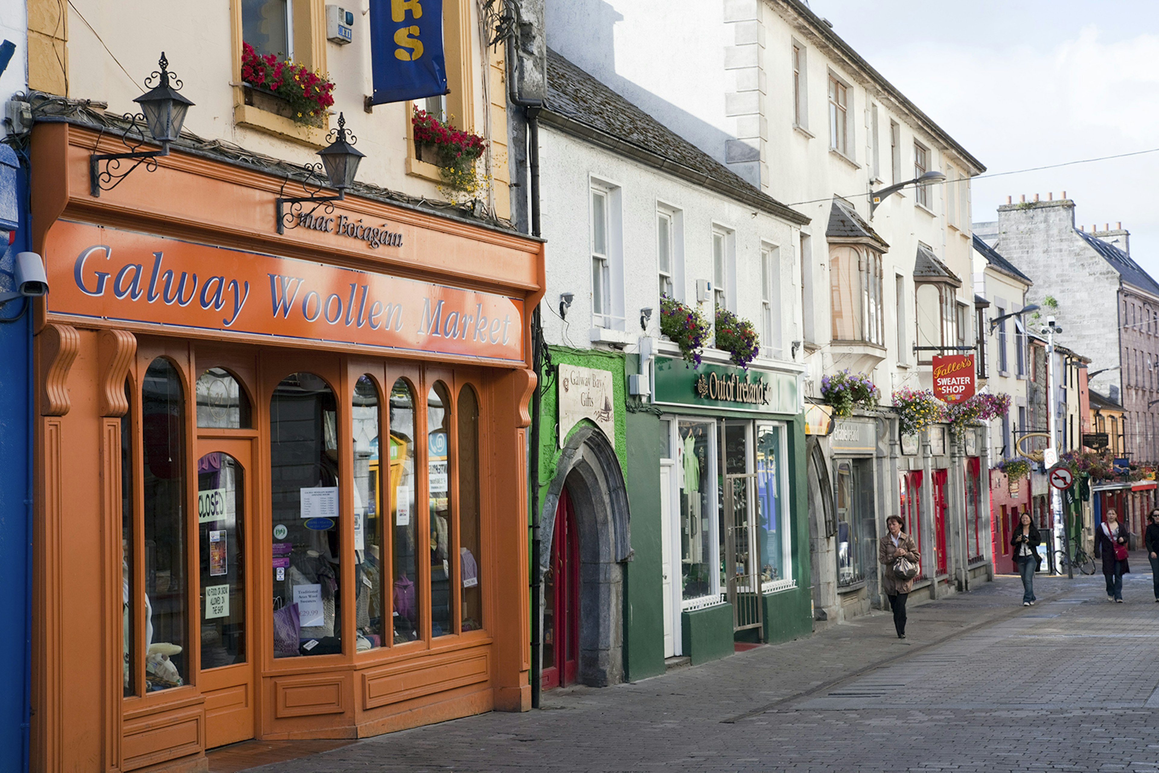 Colourful shops of Galway City © EURASIA PRESS / Getty Images