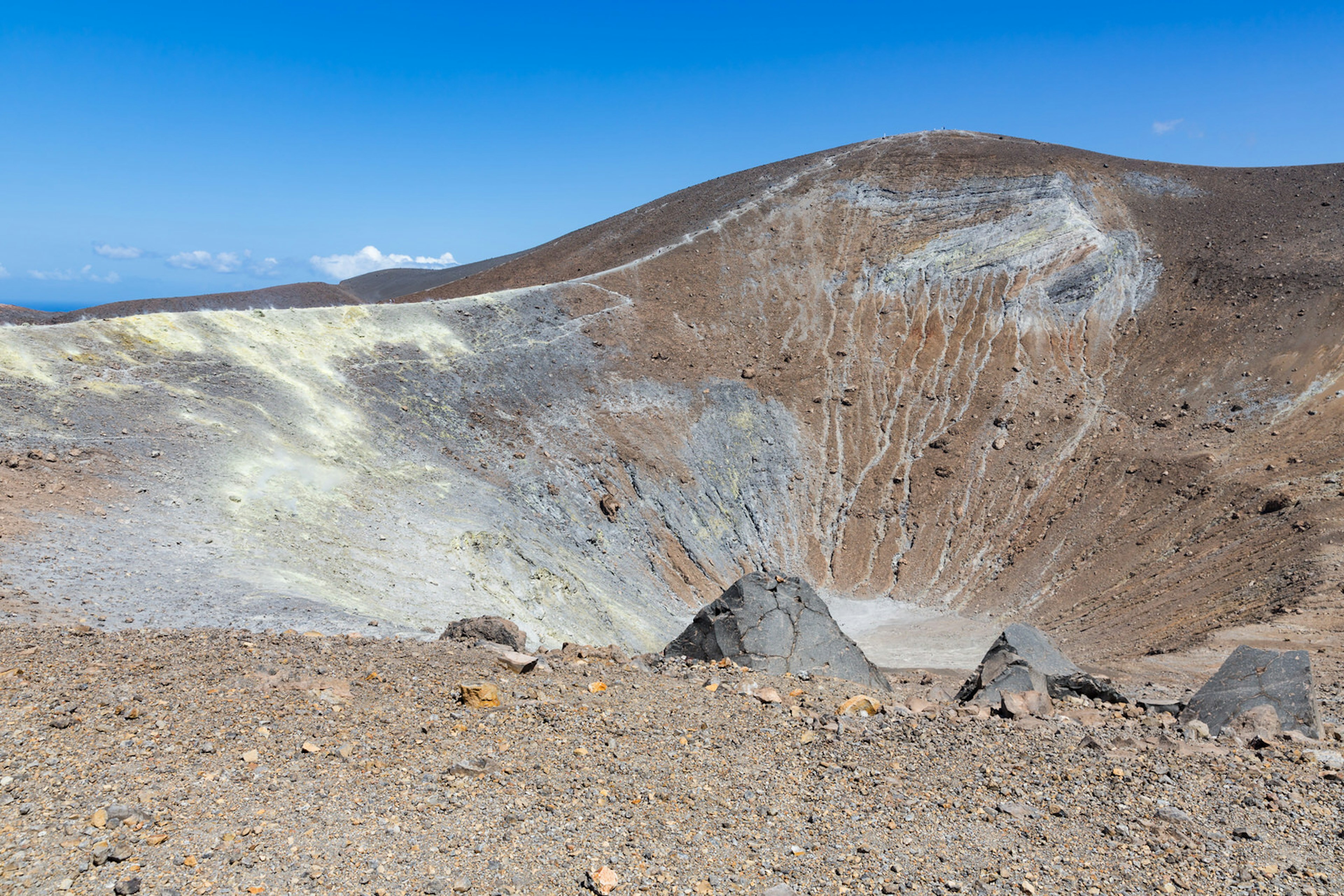 Hiking around the crater of Vulcano