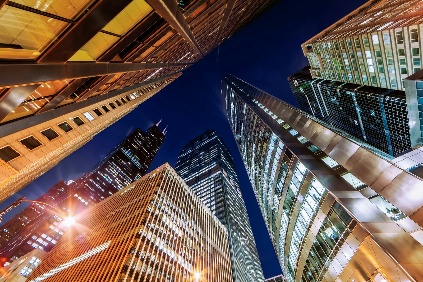 Cities for architecture lovers - the Chicago skyline, as seen from street level