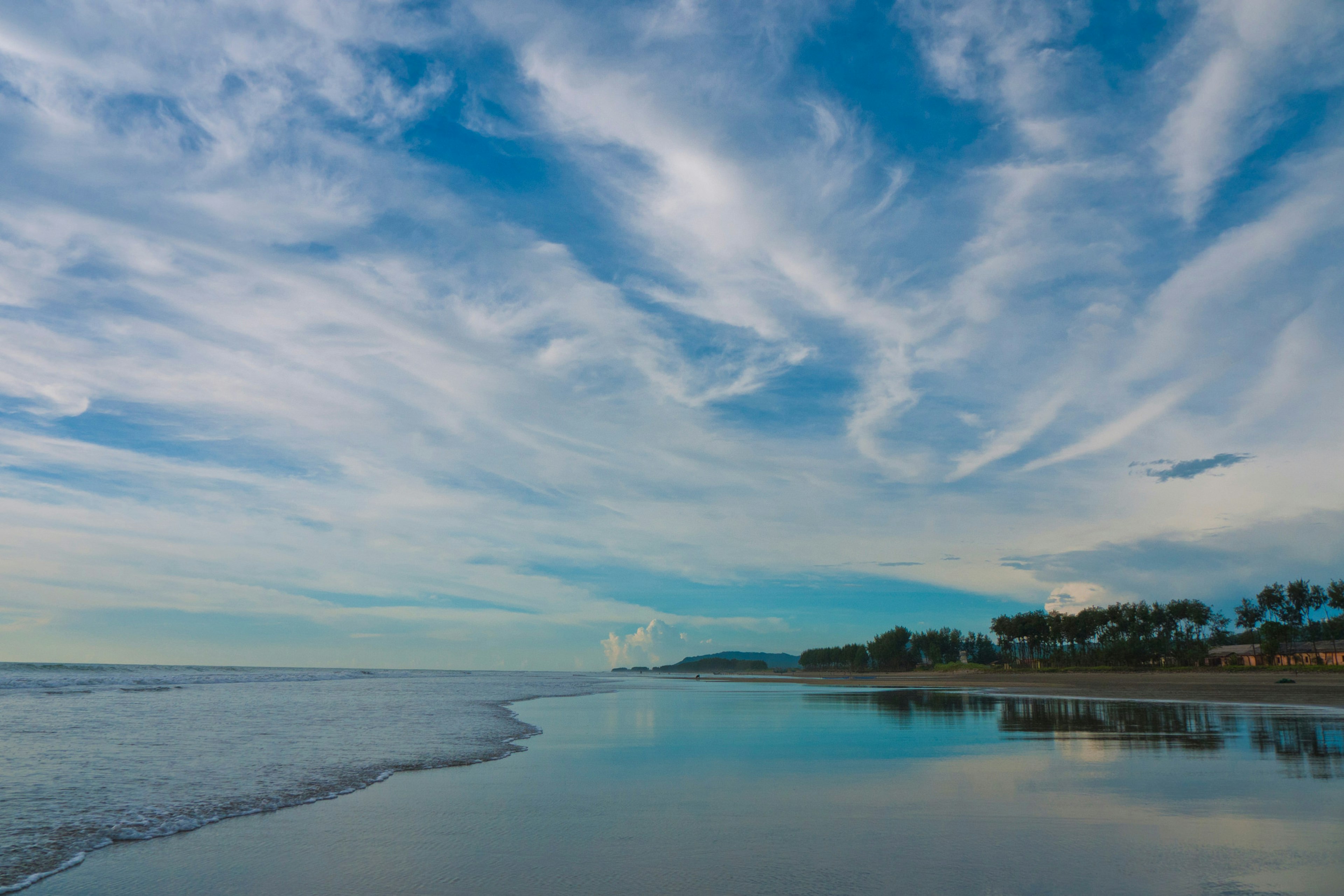 Broad, empty beach landscapes at Teknaf © Md Farhad Rahman/Getty Images