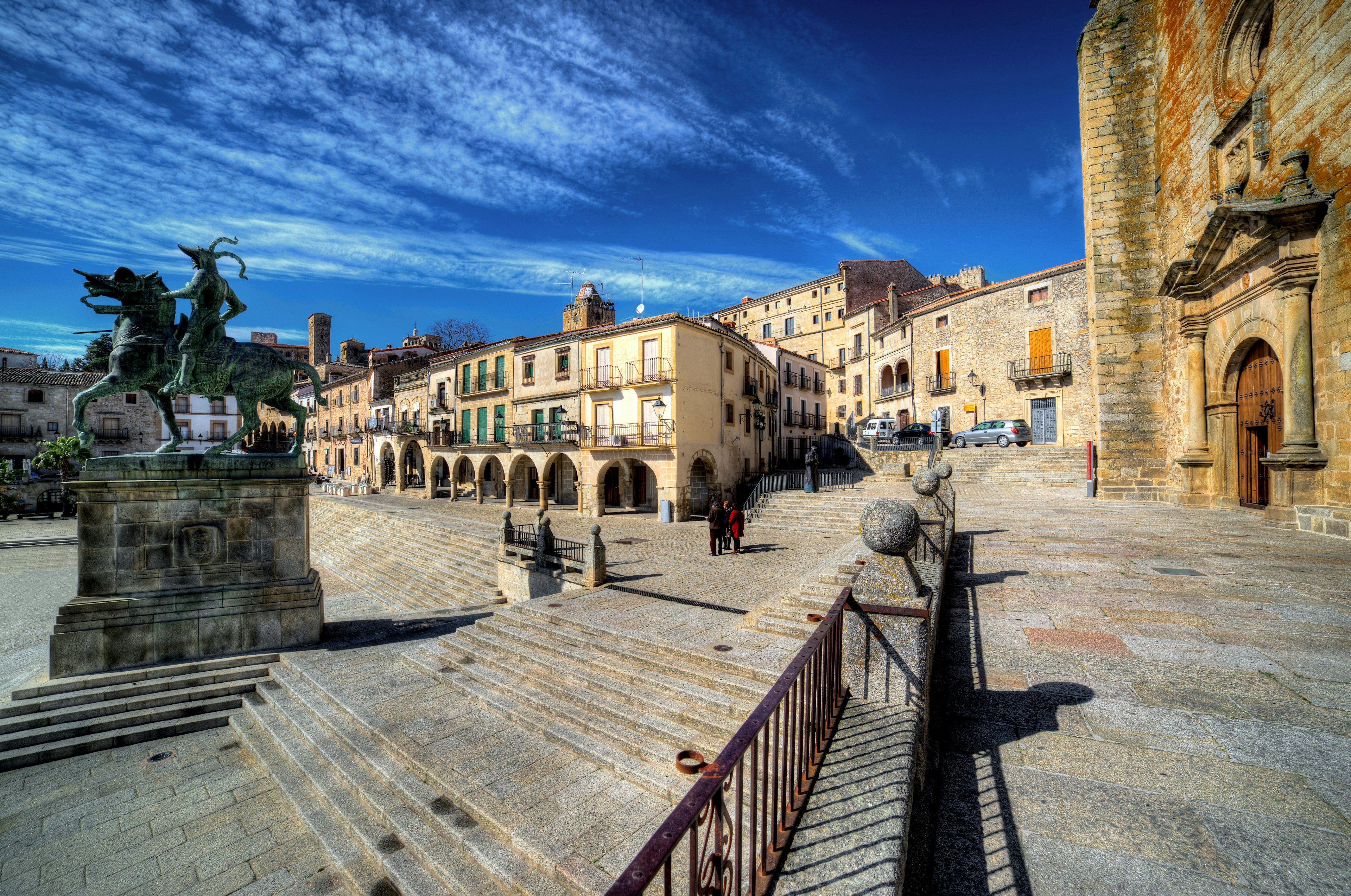 Trujillo's main square is an architectural delight, filled with buildings constructed on money made by conquistadors in the New World. © Luis Davilla / Getty Images