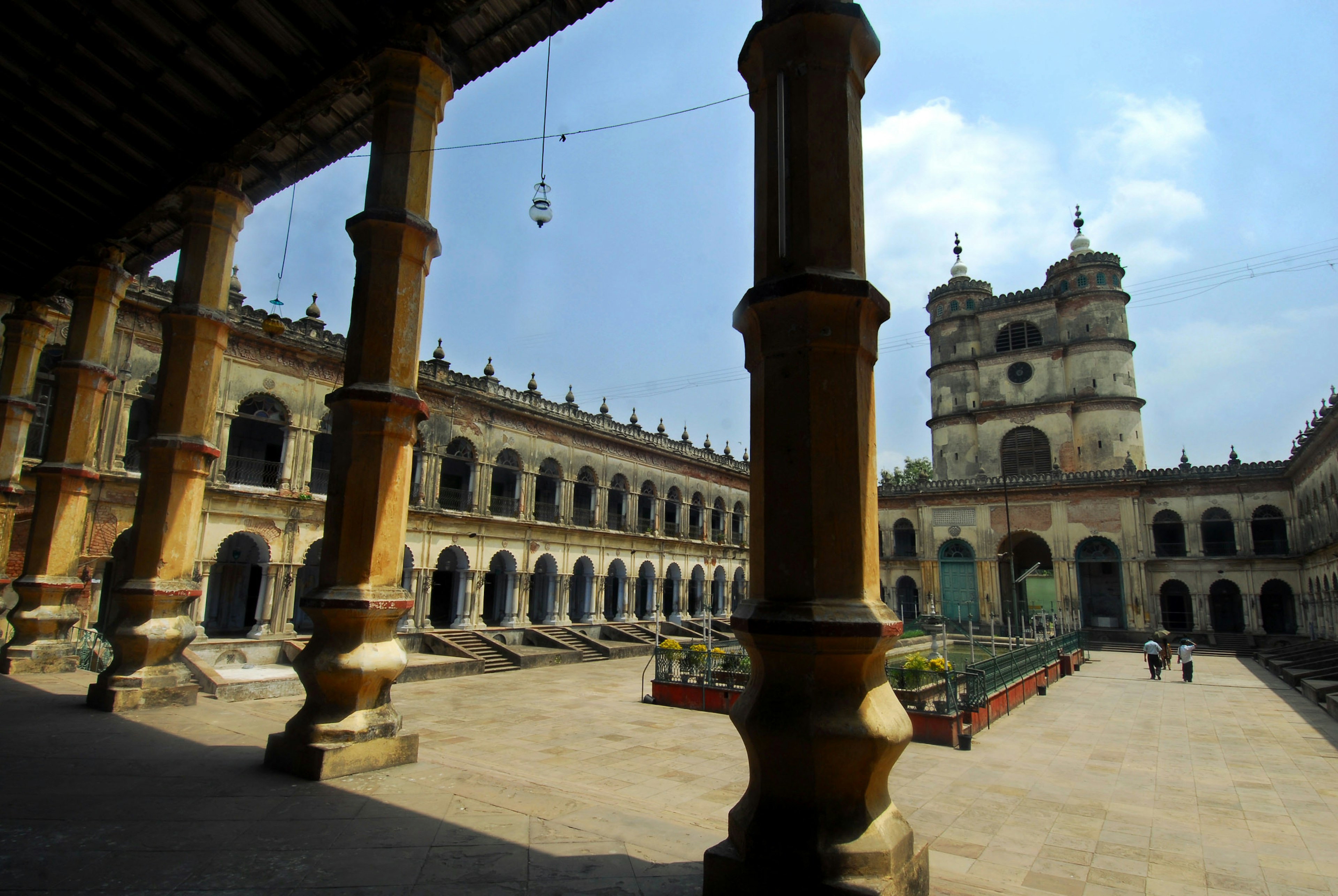 The grand courtyard of the Imambara, flanking the Hooghly River © Mint / Getty Images