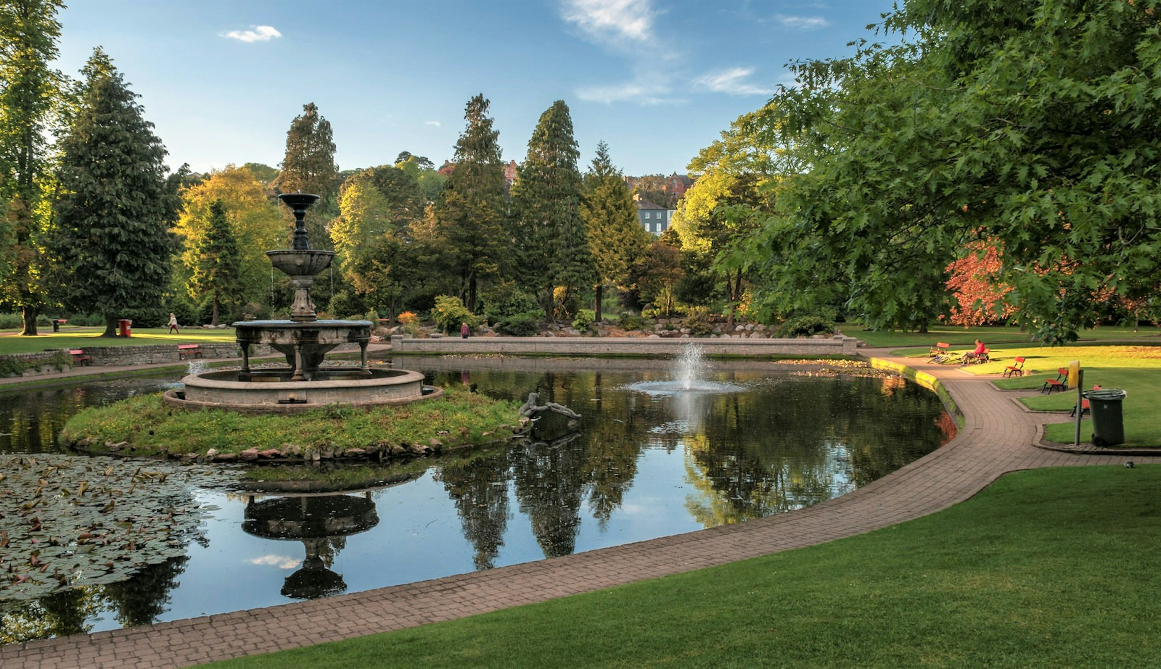 Clear the cobwebs with a walk in Fitzgerald's Park © Slongy / Getty Images