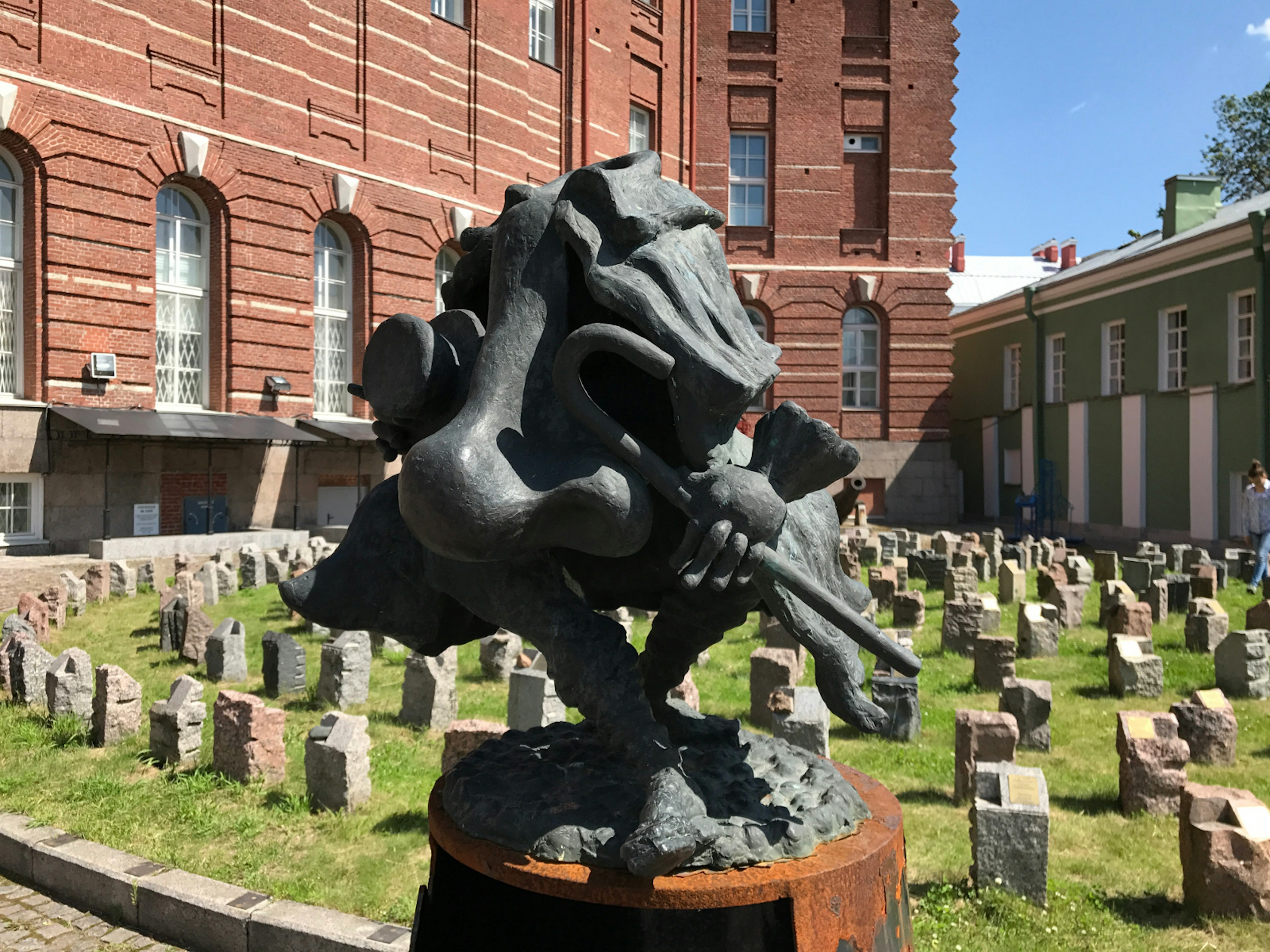 The statue of the character from Gogol's short story The Nose in St Petersburg's University Sculpture Garden © Simon Richmond / Lonely Planet